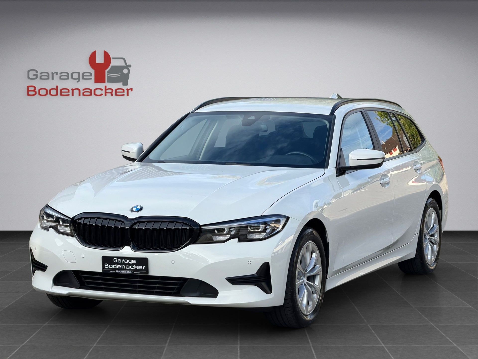 BMW 320d xDrive 48V Touring Steptronic * Diesel *-image-1