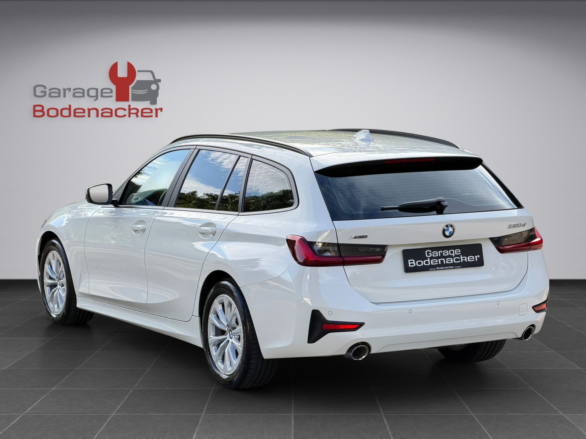 BMW 320d xDrive 48V Touring Steptronic * Diesel *-image-3