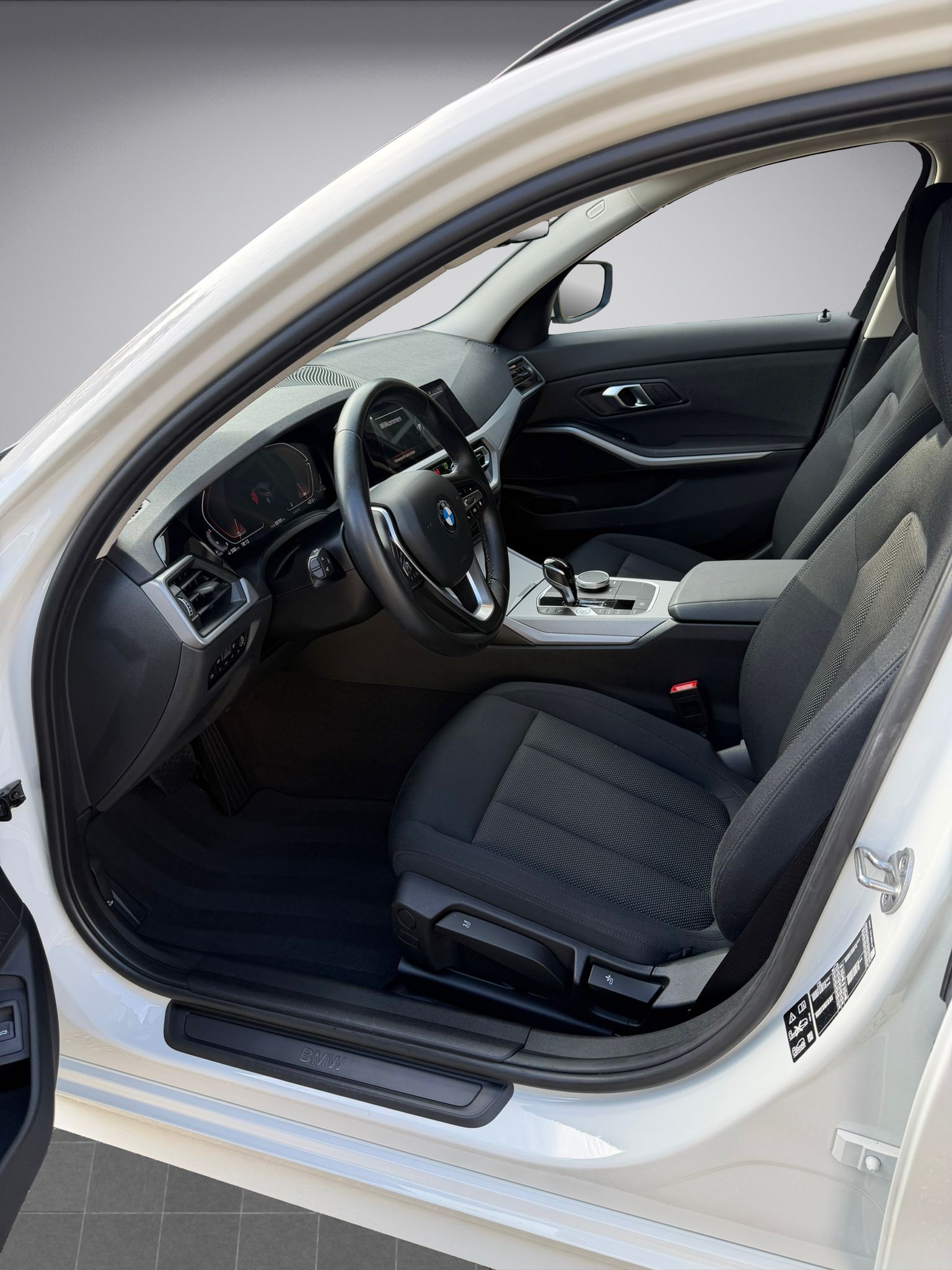 BMW 320d xDrive 48V Touring Steptronic * Diesel *-image-9