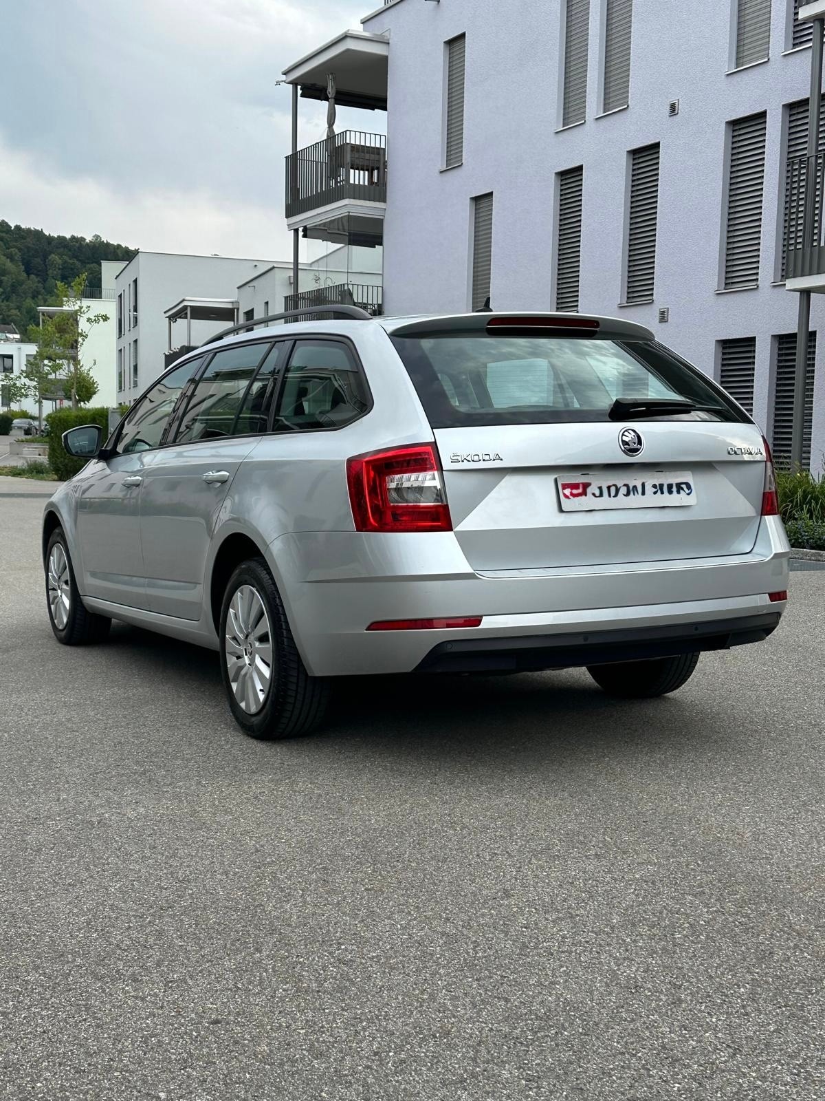 SKODA Octavia Combi 1.6 TDI Ambition DSG-image-3