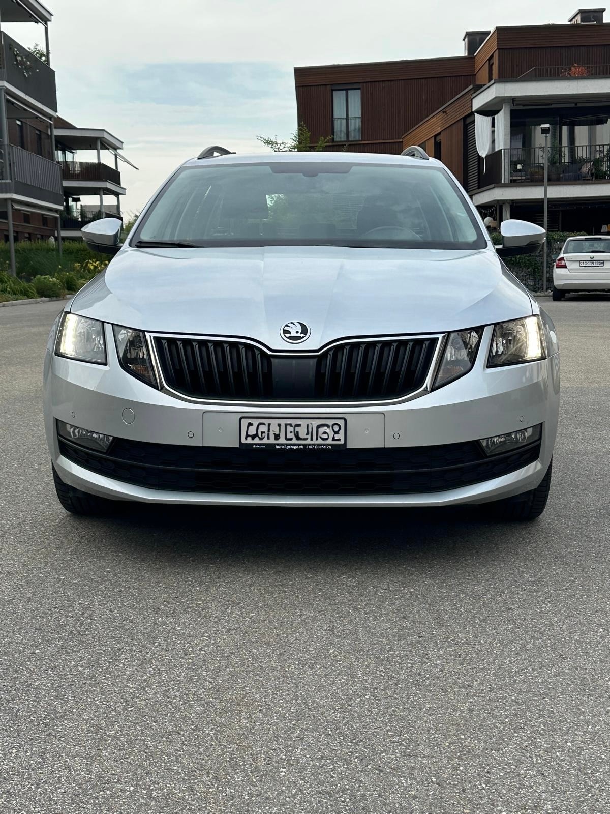 SKODA Octavia Combi 1.6 TDI Ambition DSG-image-2