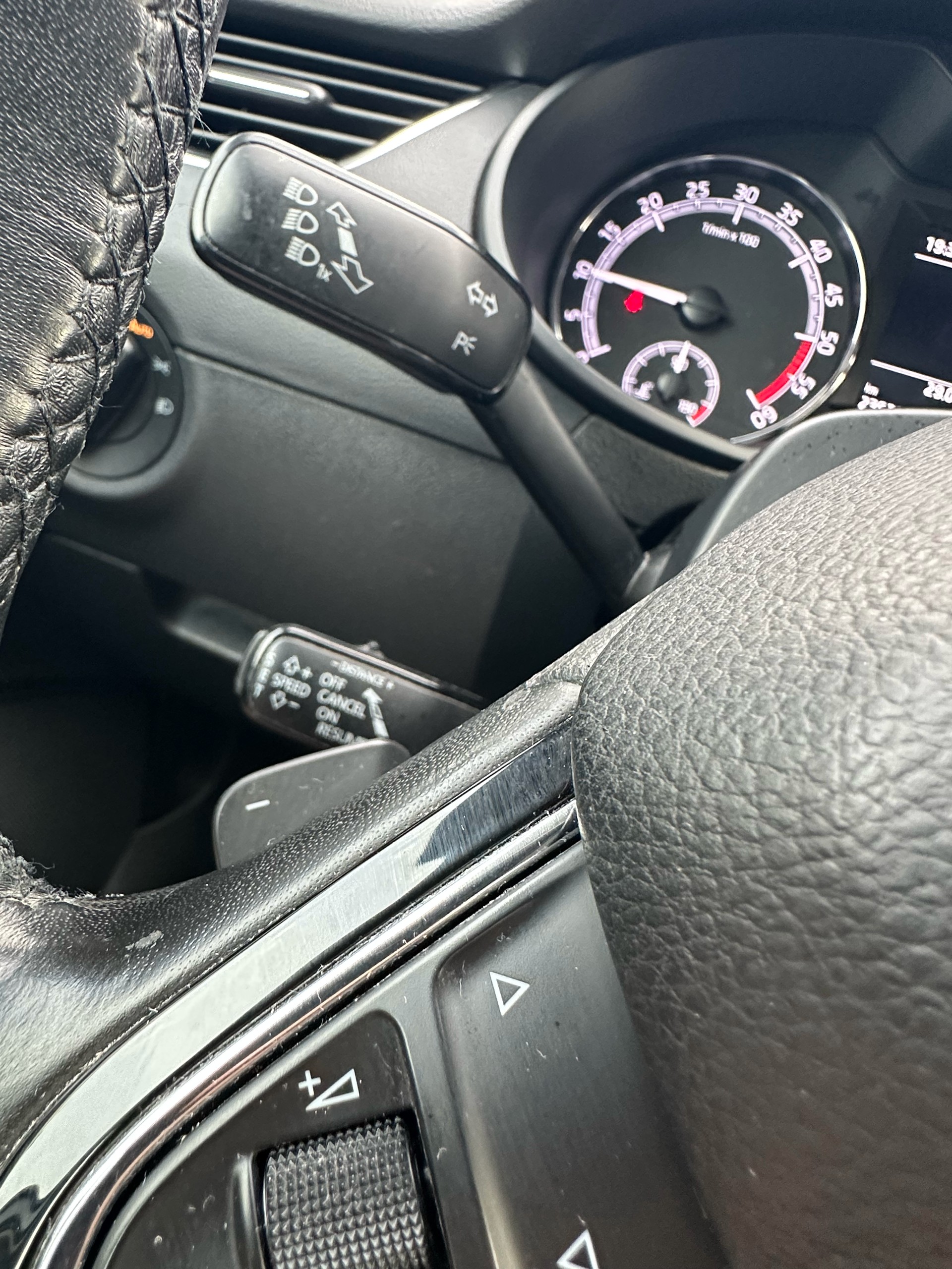 SKODA Octavia Combi 1.6 TDI Ambition DSG-image-13