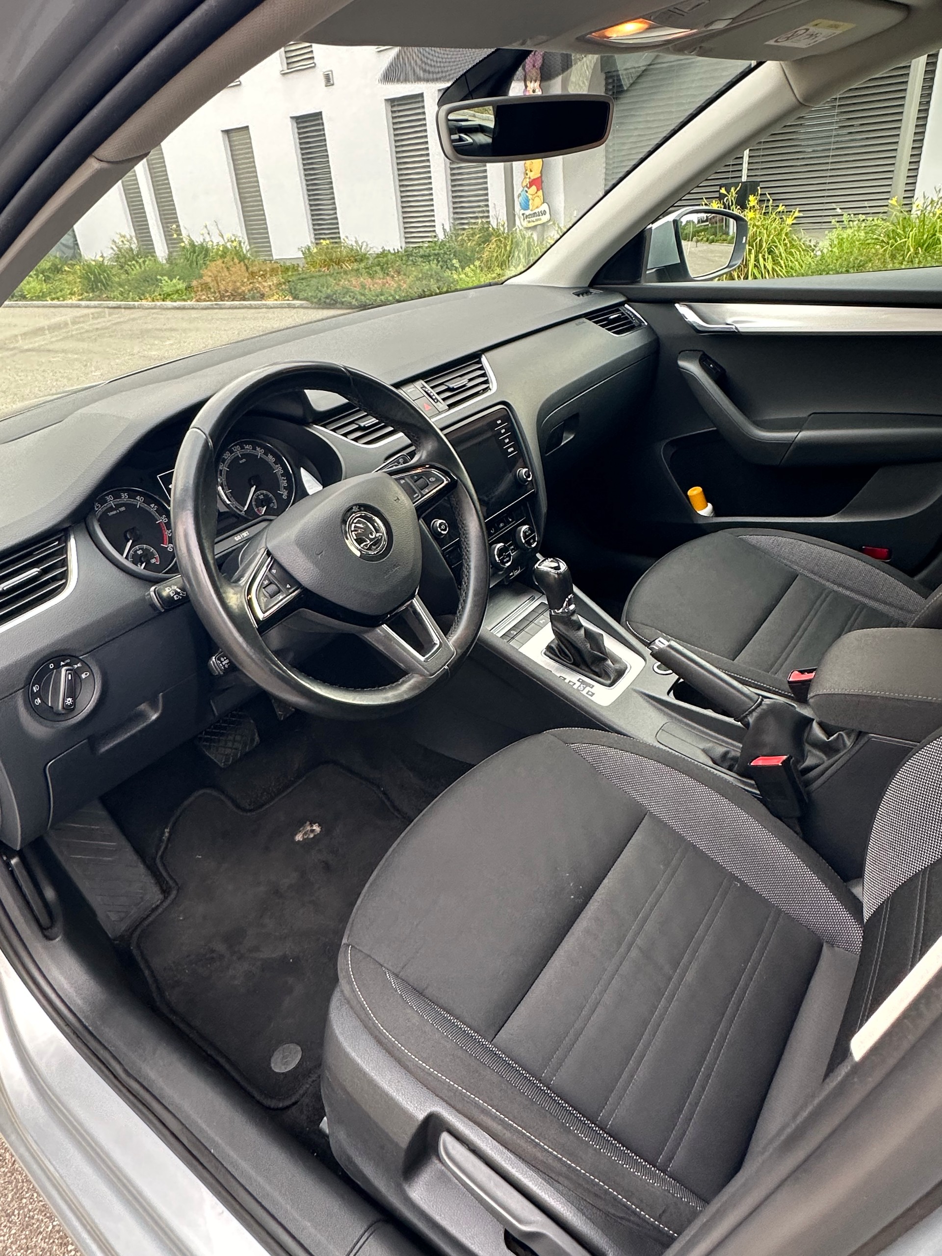SKODA Octavia Combi 1.6 TDI Ambition DSG-image-9