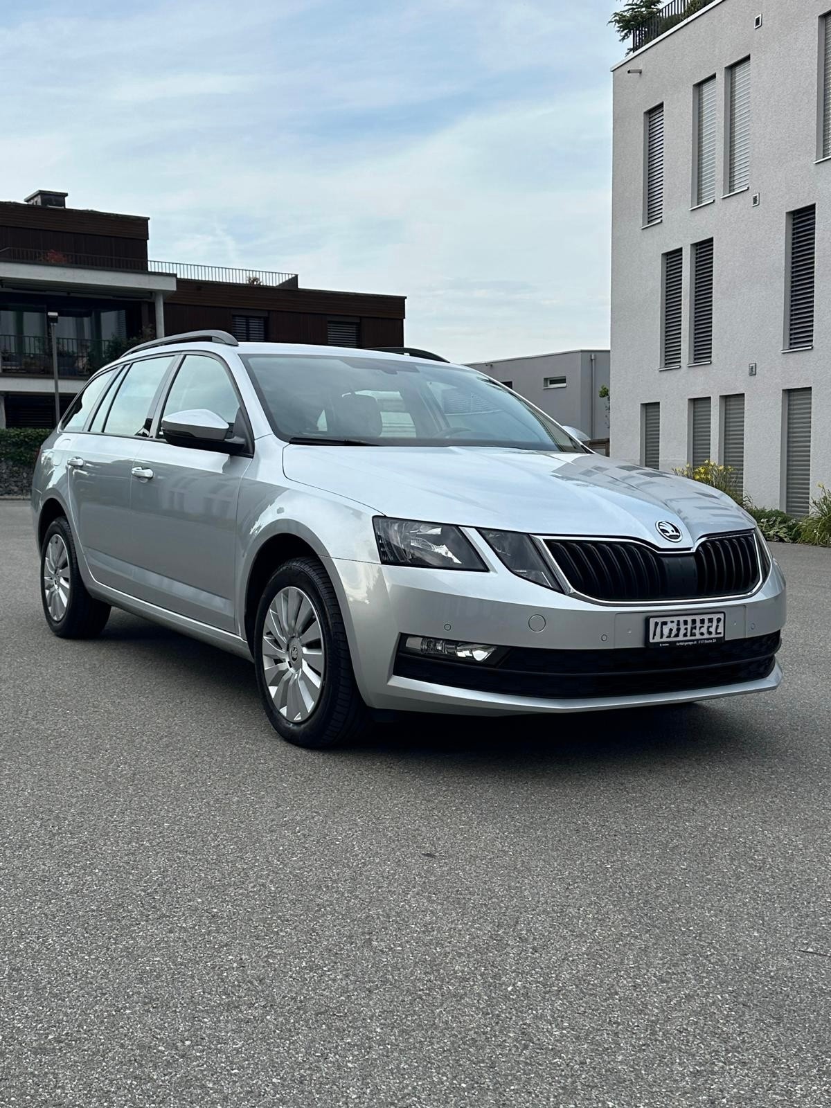 SKODA Octavia Combi 1.6 TDI Ambition DSG-image-1