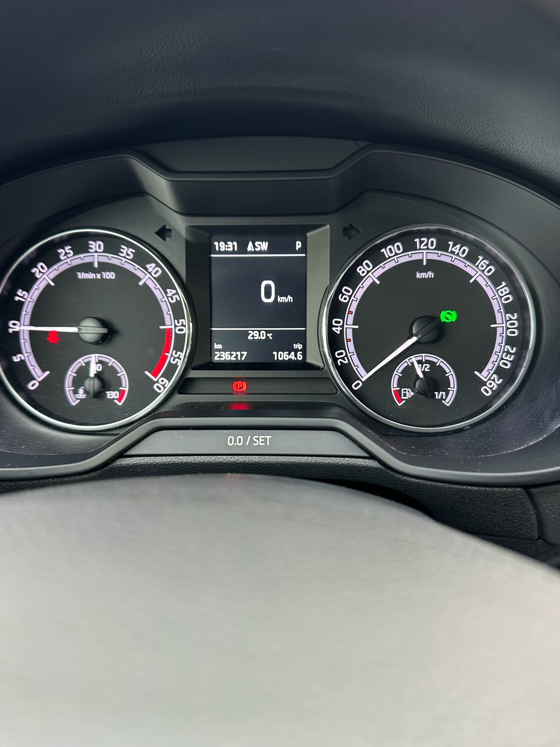 SKODA Octavia Combi 1.6 TDI Ambition DSG-image-14
