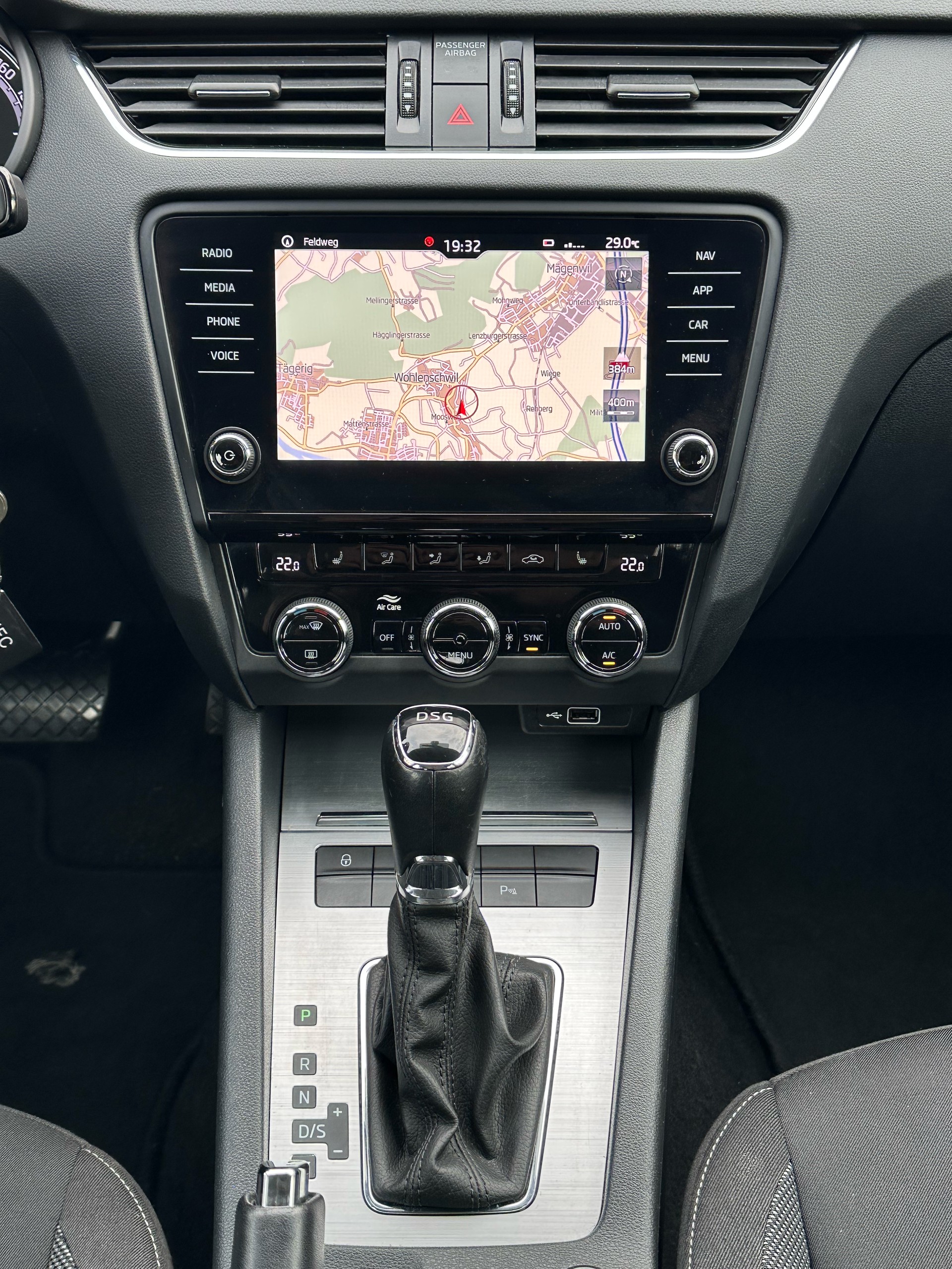 SKODA Octavia Combi 1.6 TDI Ambition DSG-image-16
