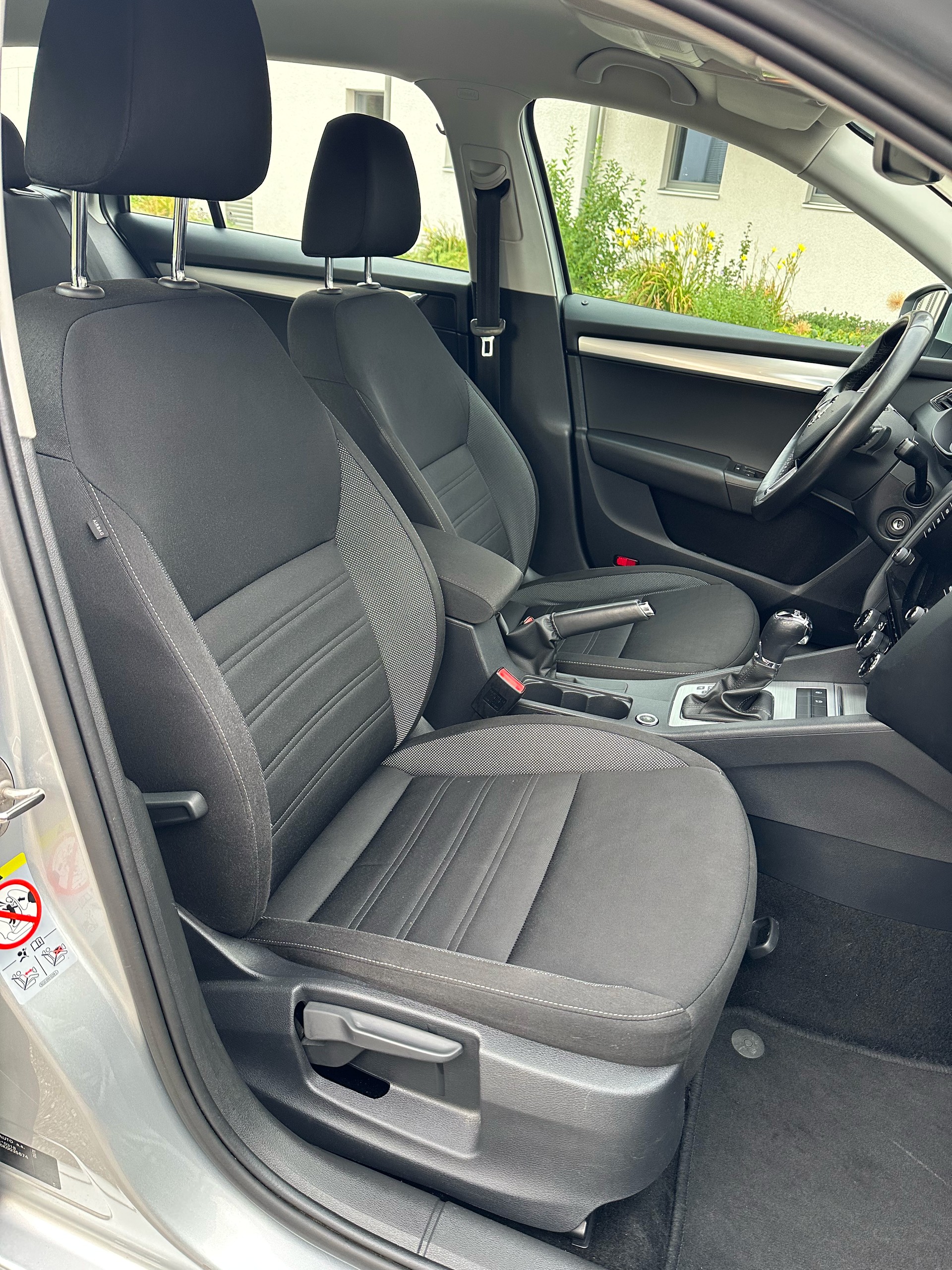 SKODA Octavia Combi 1.6 TDI Ambition DSG-image-7