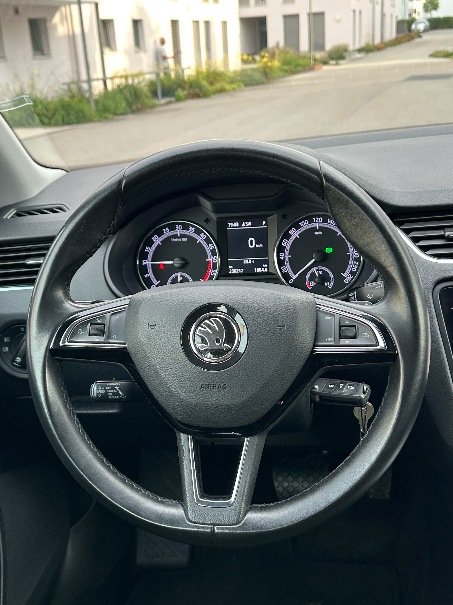 SKODA Octavia Combi 1.6 TDI Ambition DSG-image-17