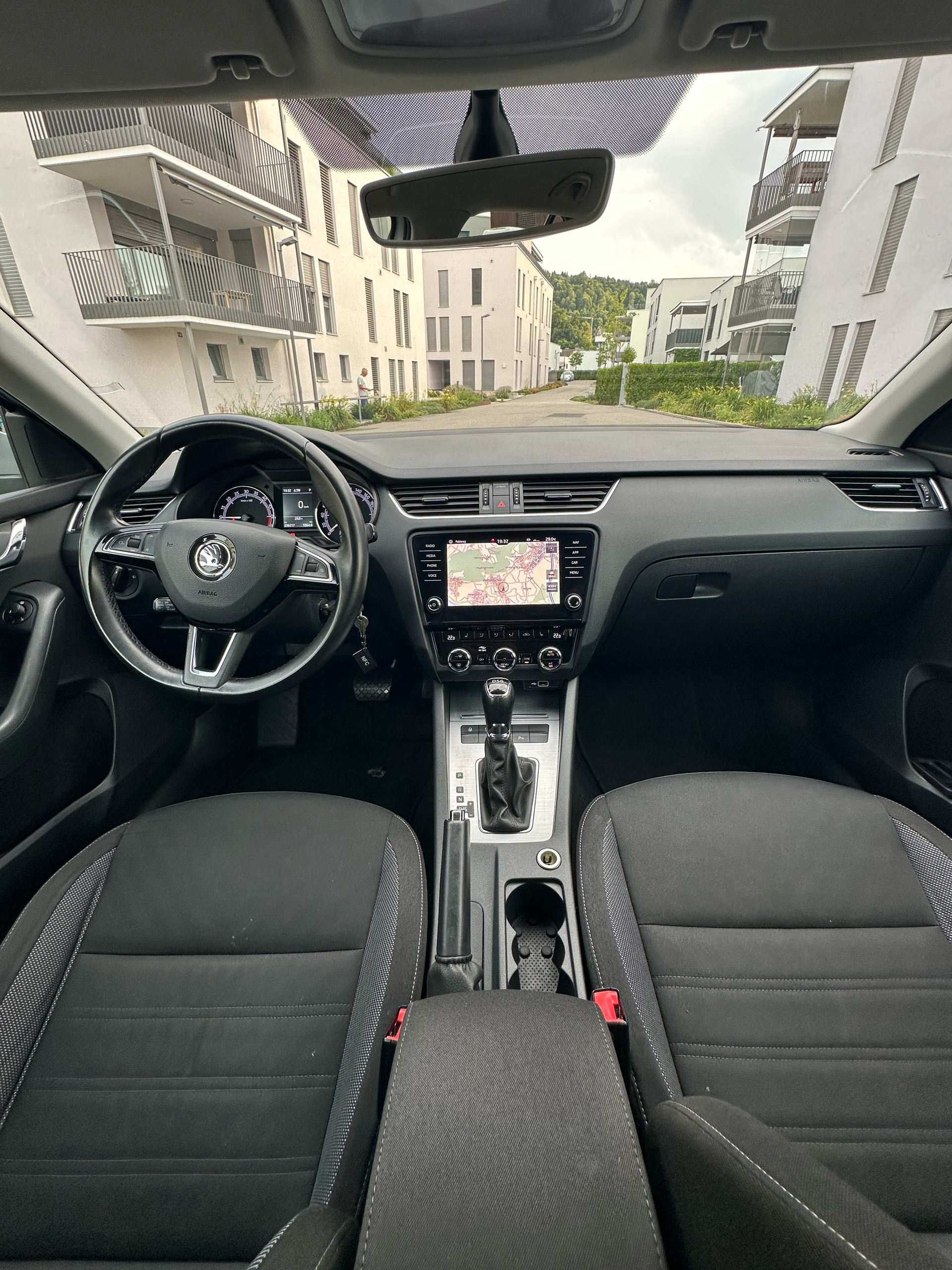 SKODA Octavia Combi 1.6 TDI Ambition DSG-image-15