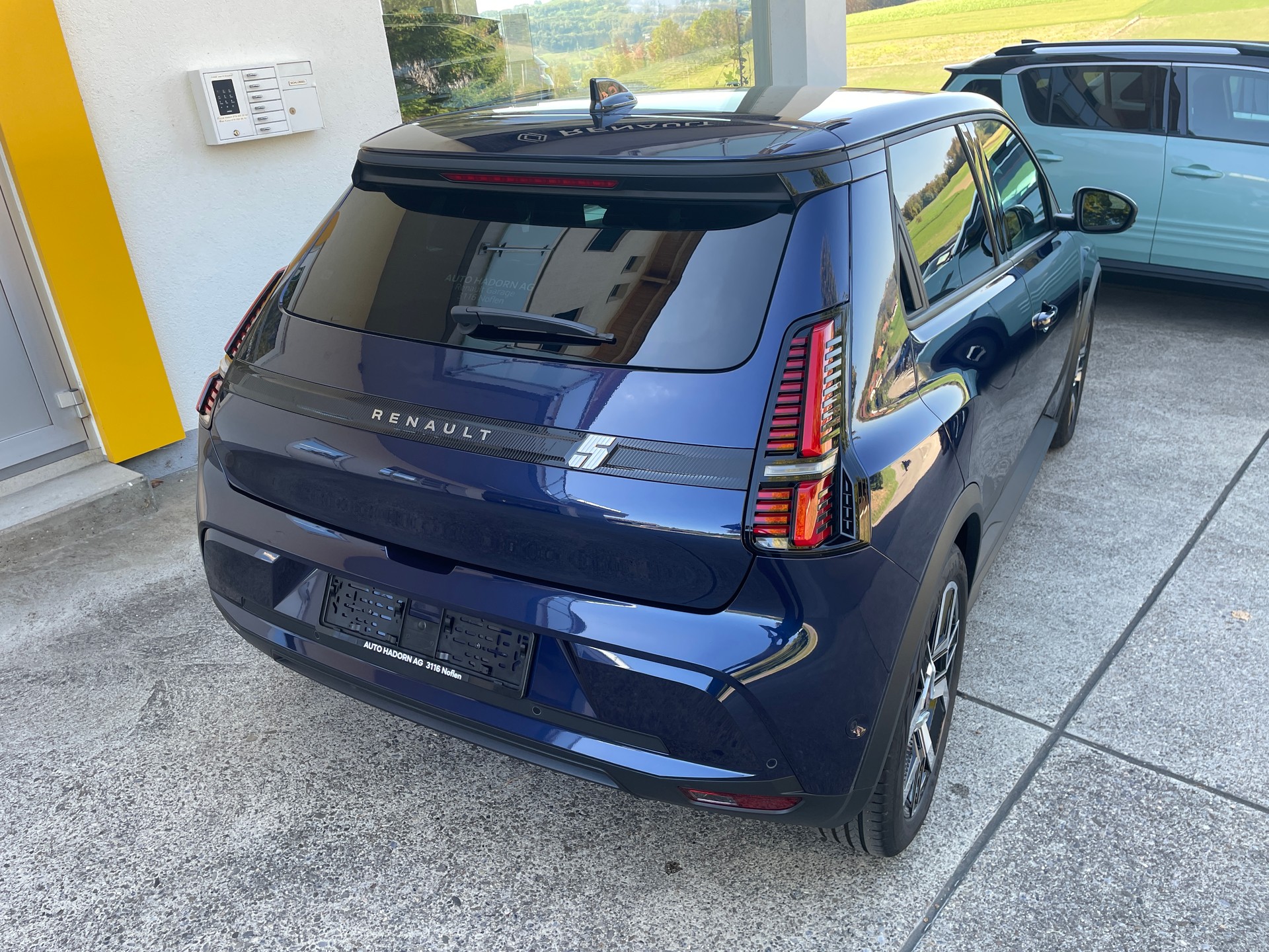 RENAULT R5 E-Tech Comfort Range 52 kWh Techno-image-3