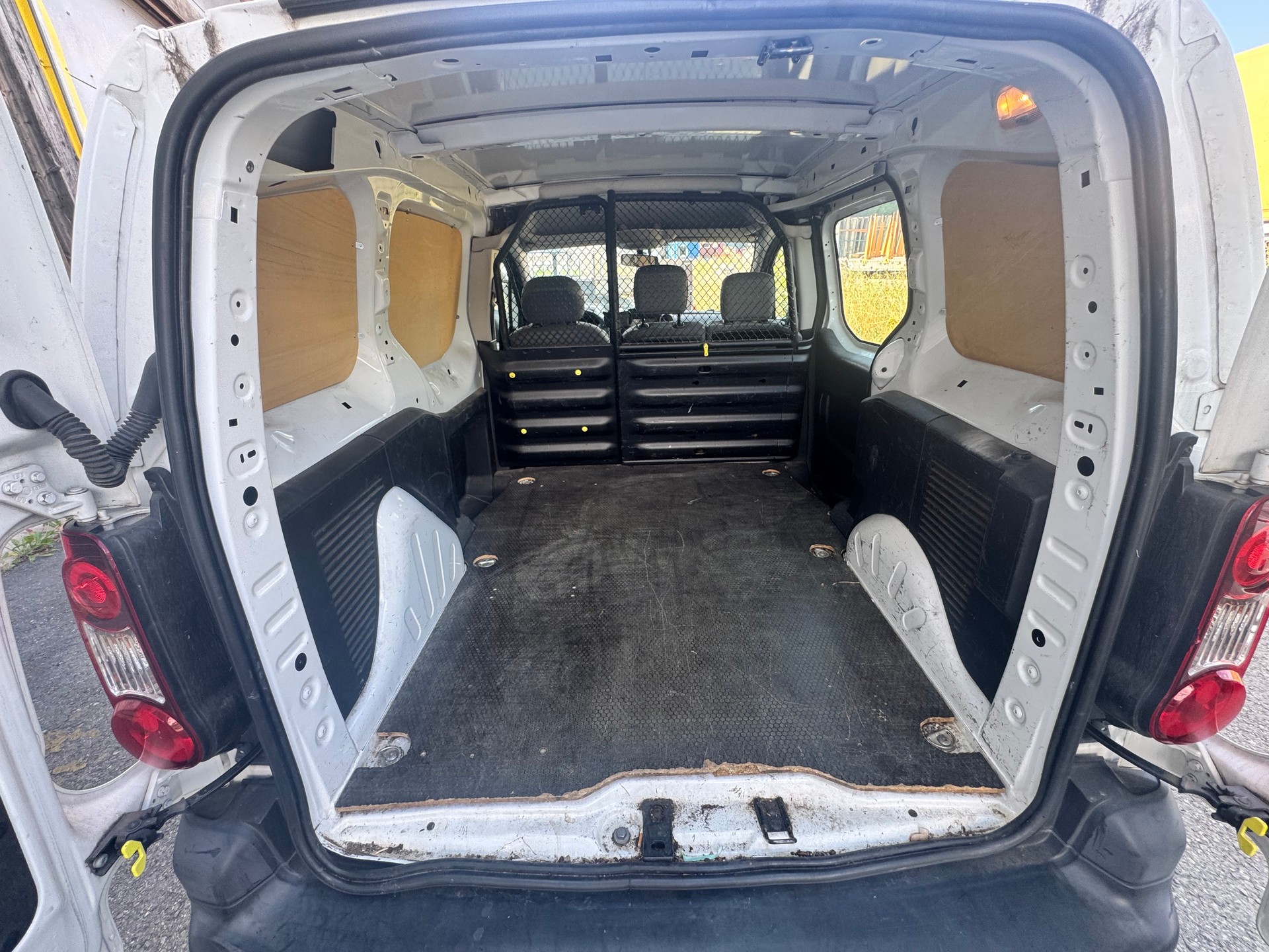 CITROEN Berlingo 1.6 BlueHDi 100 S&S Business-image-13