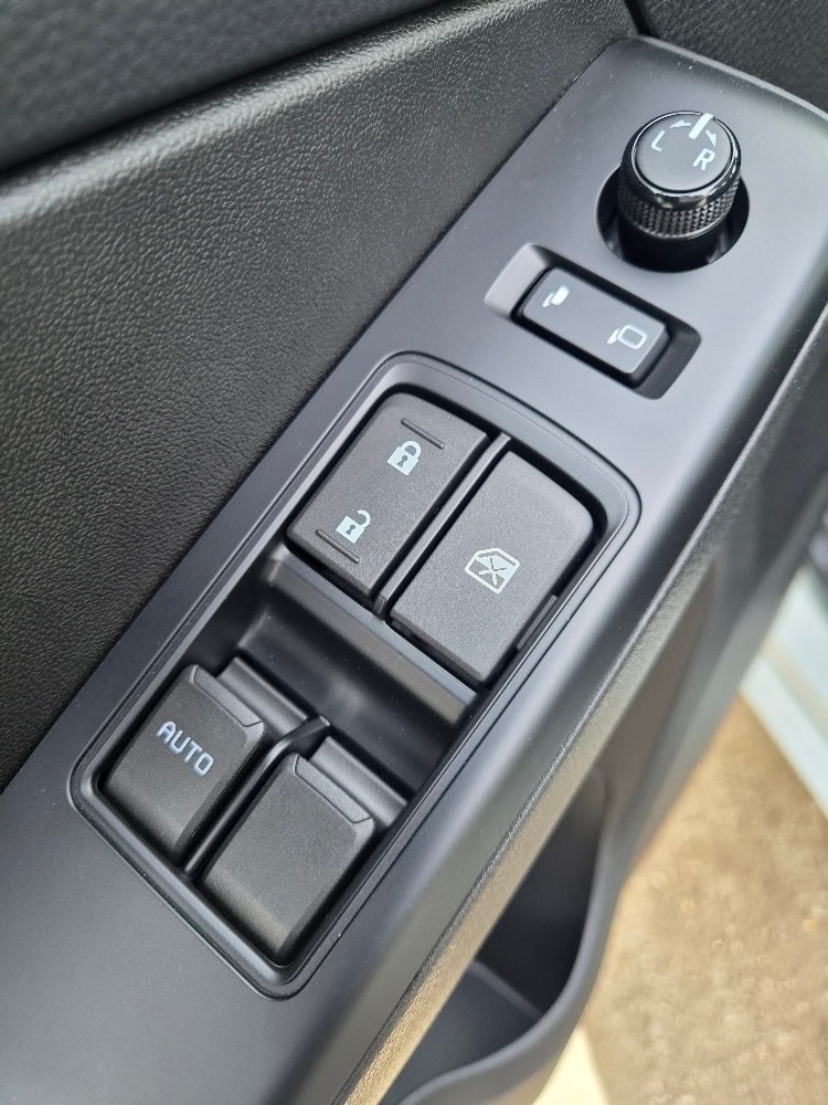 ISUZU D-MAX 2.2 SpaceCab Evolution 4x4 AT-image-8