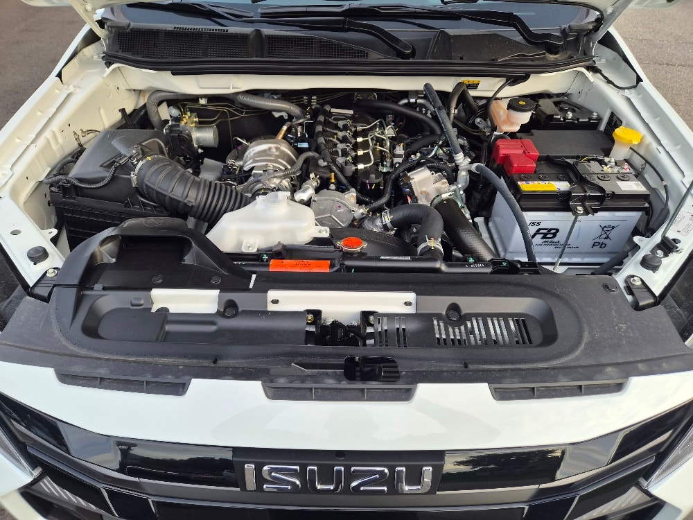 ISUZU D-MAX 2.2 SpaceCab Evolution 4x4 AT-image-17