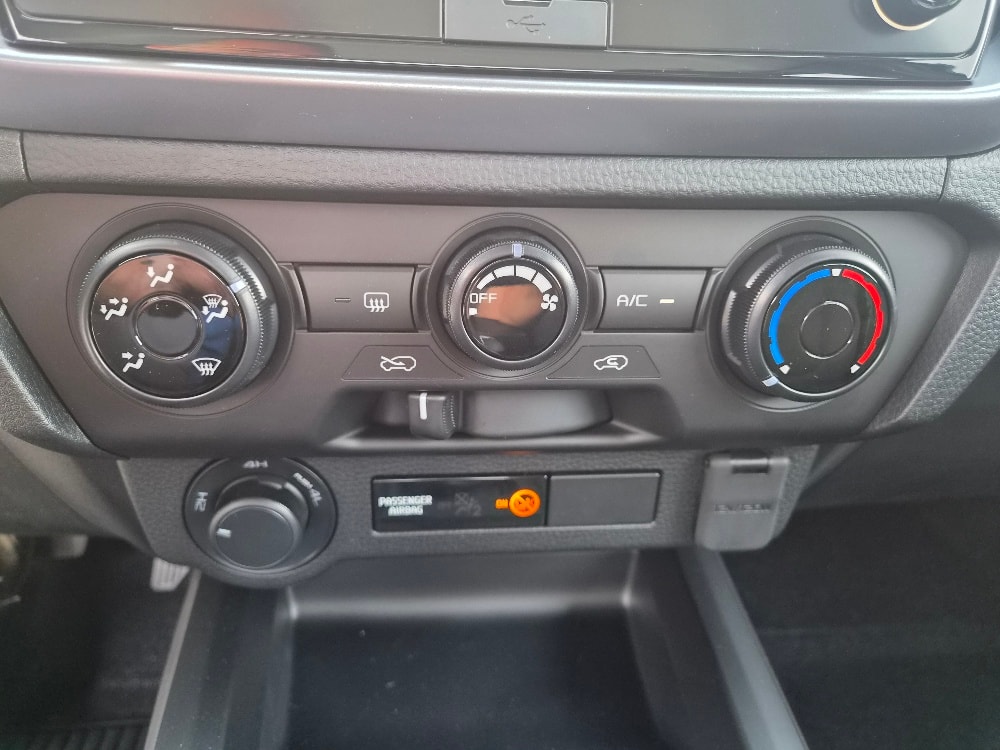 ISUZU D-MAX 2.2 SpaceCab Evolution 4x4 AT-image-14