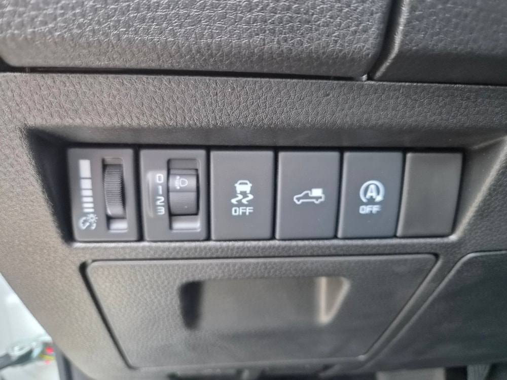 ISUZU D-MAX 2.2 SpaceCab Evolution 4x4 AT-image-9