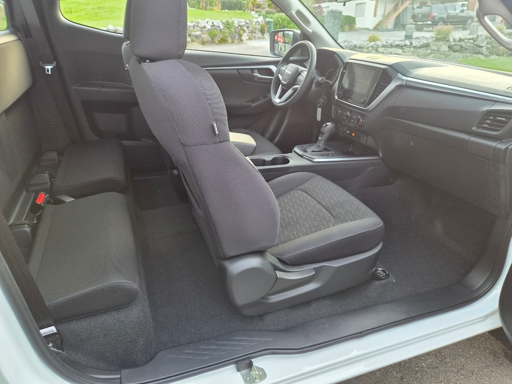 ISUZU D-MAX 2.2 SpaceCab Evolution 4x4 AT-image-16