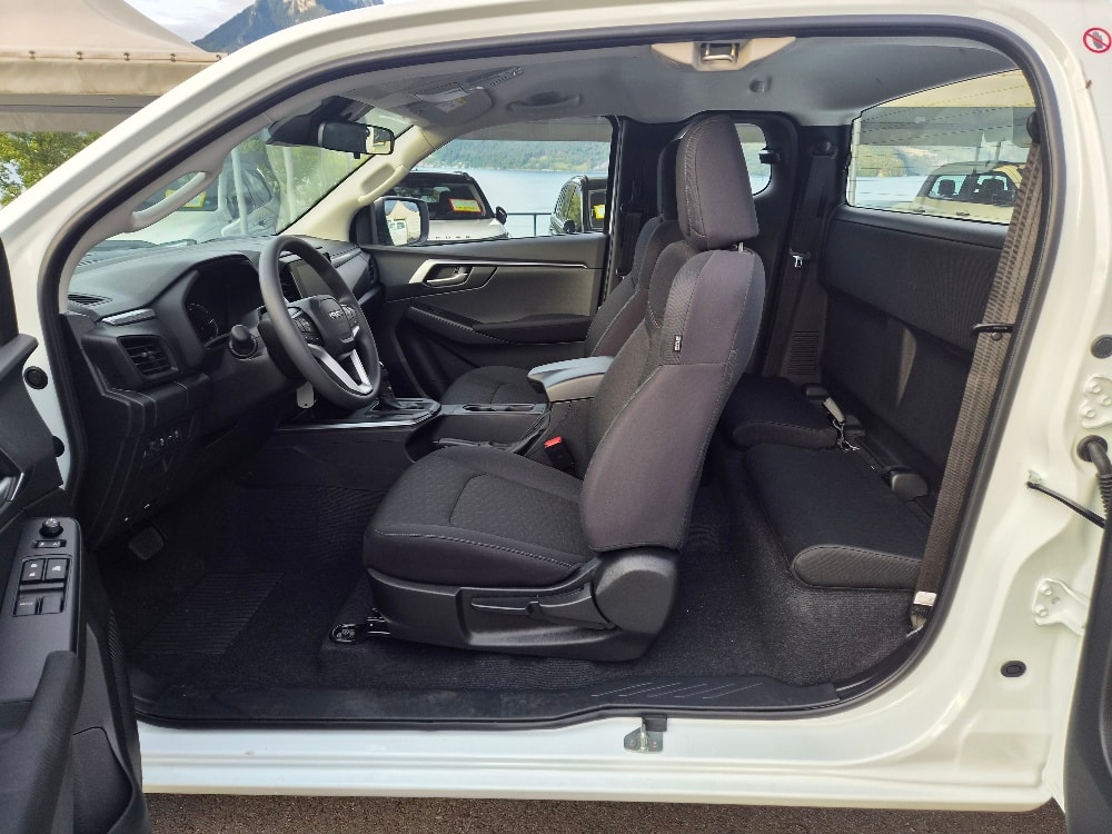 ISUZU D-MAX 2.2 SpaceCab Evolution 4x4 AT-image-6