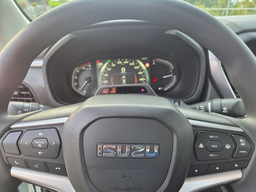 ISUZU D-MAX 2.2 SpaceCab Evolution 4x4 AT-image-10