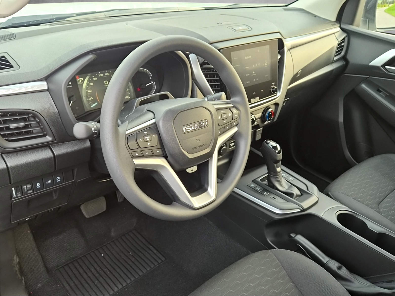 ISUZU D-MAX 2.2 SpaceCab Evolution 4x4 AT-image-5