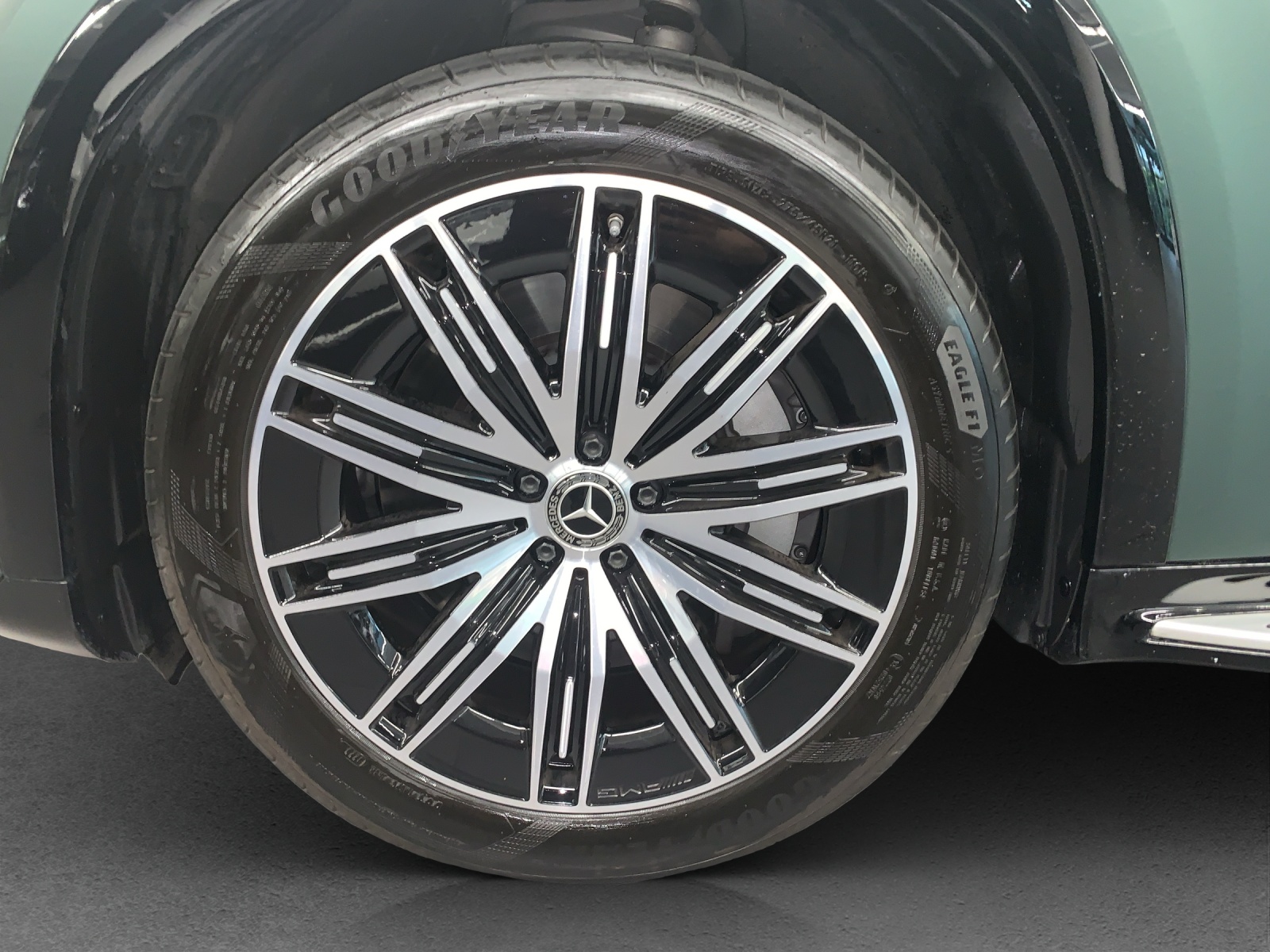 MERCEDES-BENZ EQS SUV 450 4M Exe. Ed.-image-10