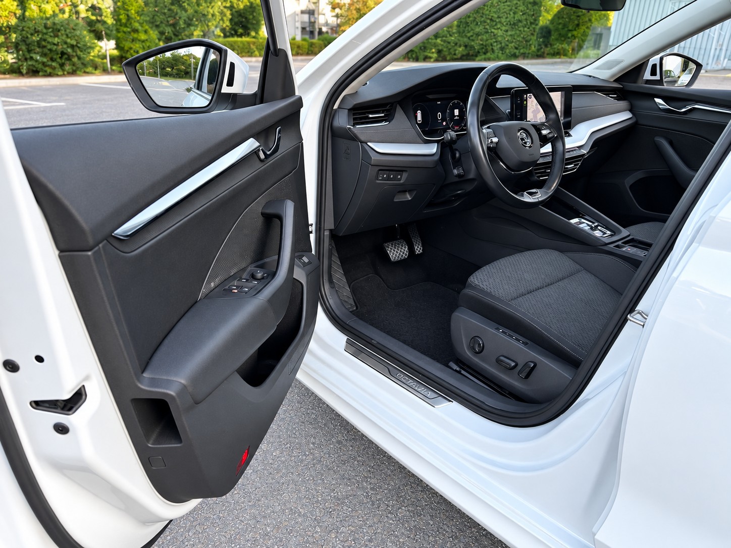 SKODA Octavia Combi 2.0 TDI 200 Style 4x4 DSG-image-19