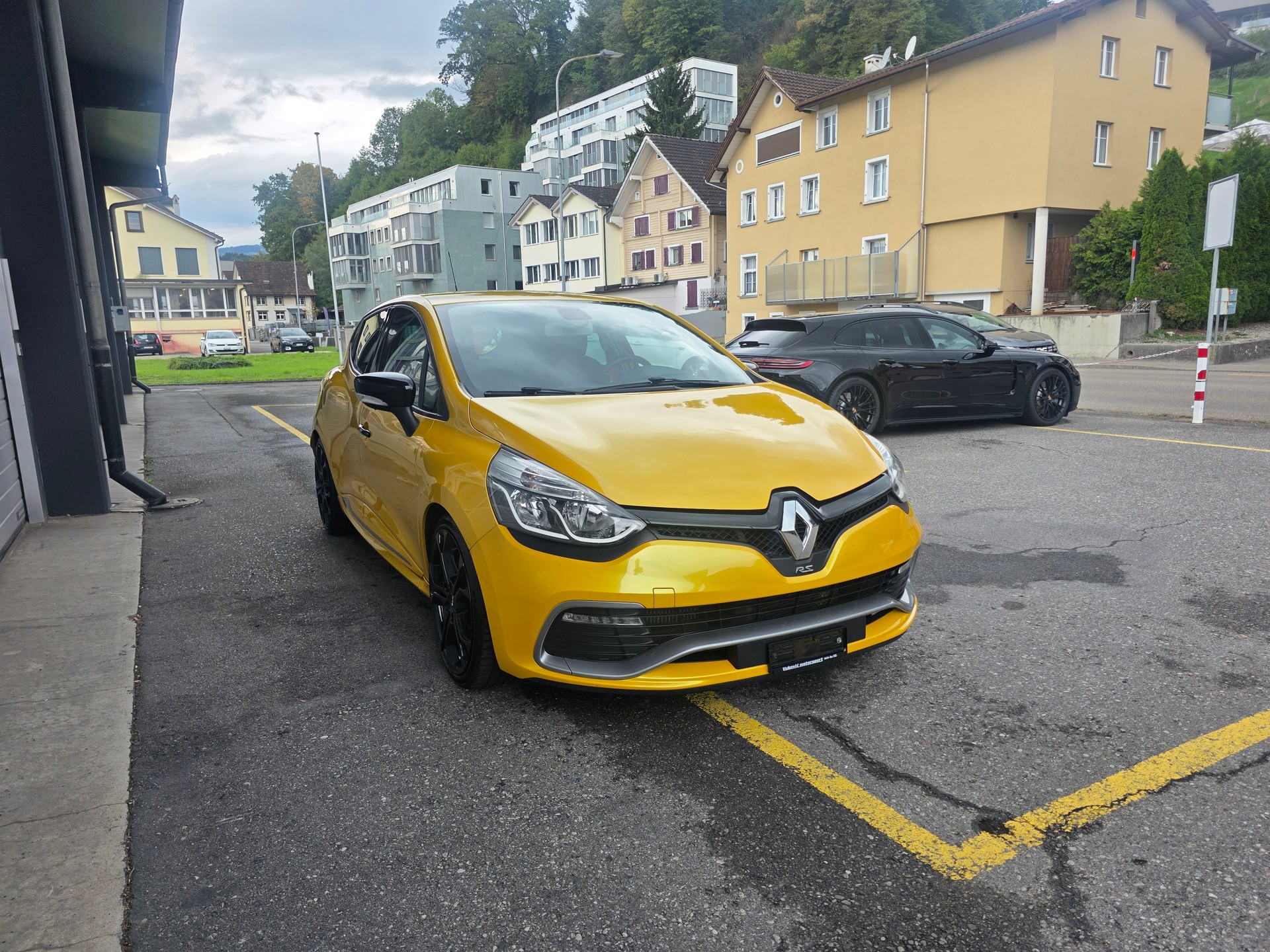 RENAULT Clio 1.6 T RS 200 EDC-image-1