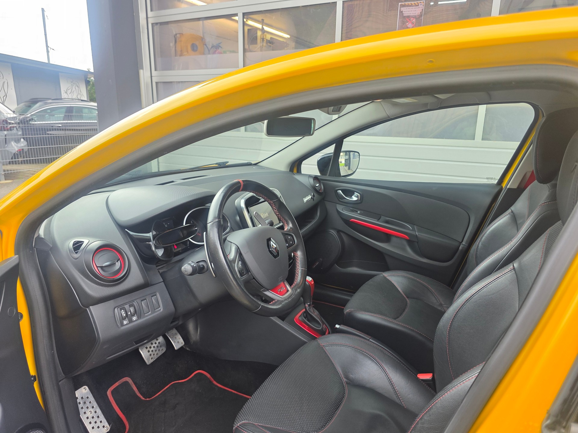 RENAULT Clio 1.6 T RS 200 EDC-image-4