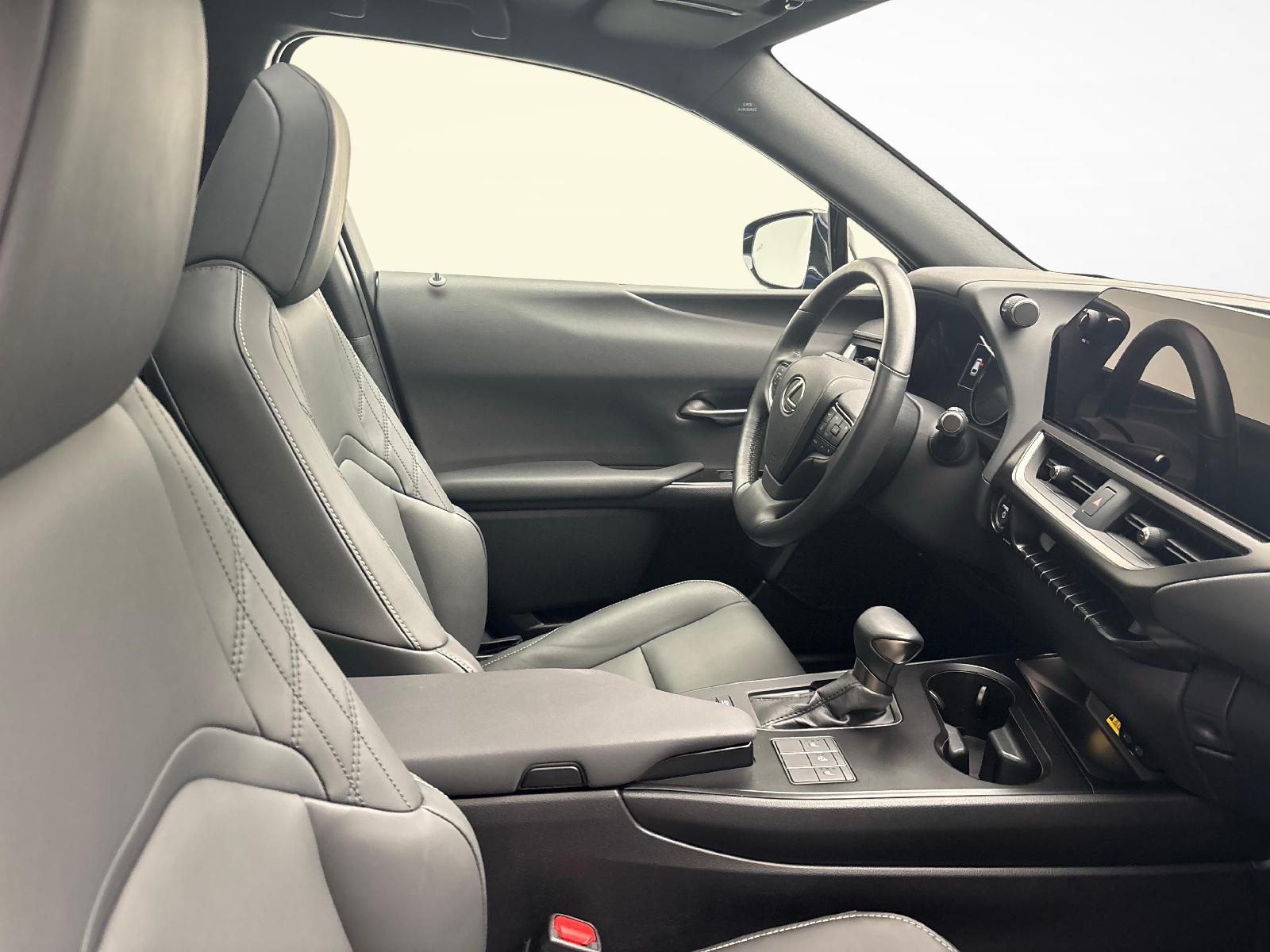 LEXUS UX 250h F-Line-image-9