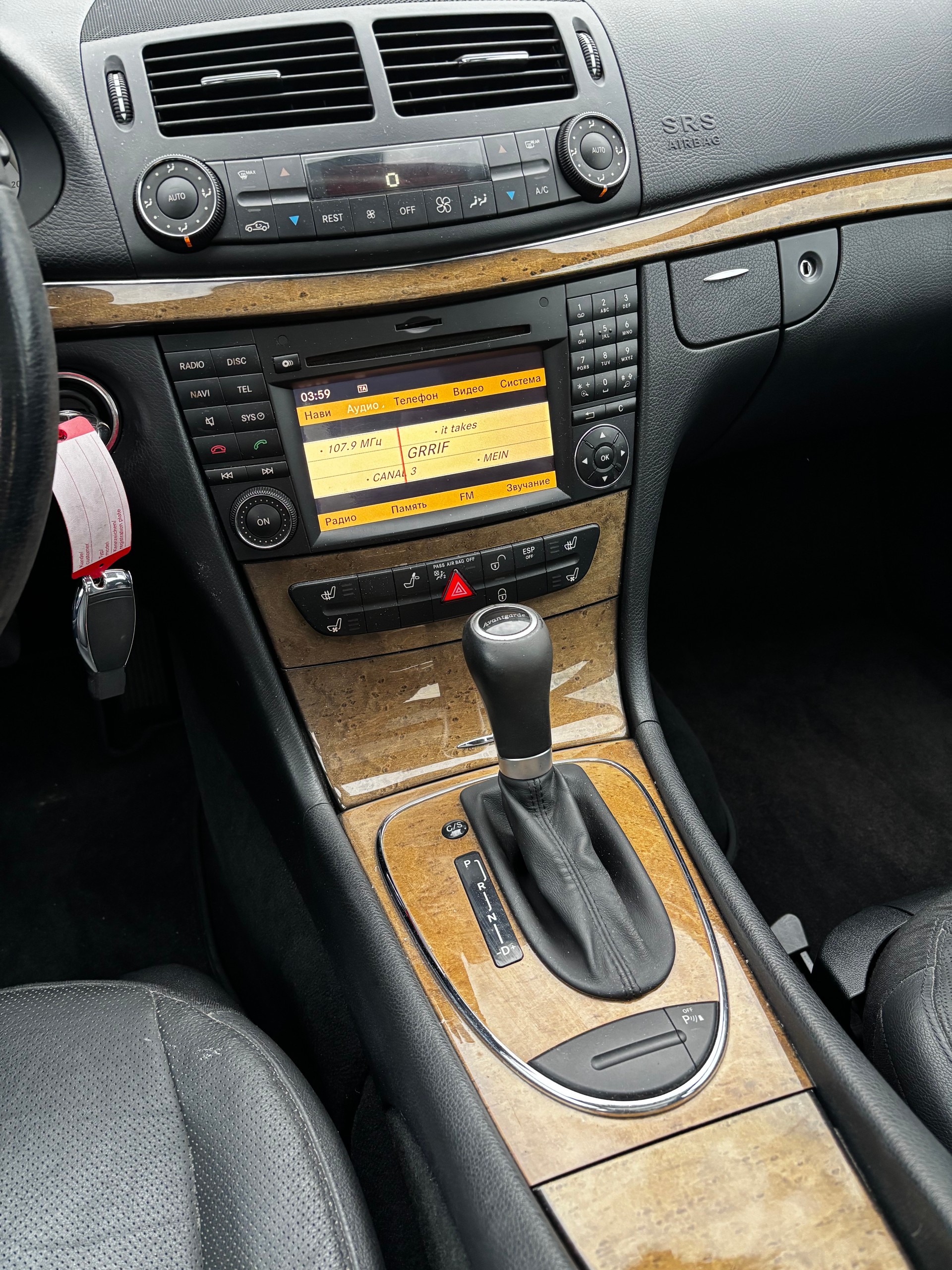 MERCEDES-BENZ E 320 CDI Avantgarde 4Matic Automatic-image-12