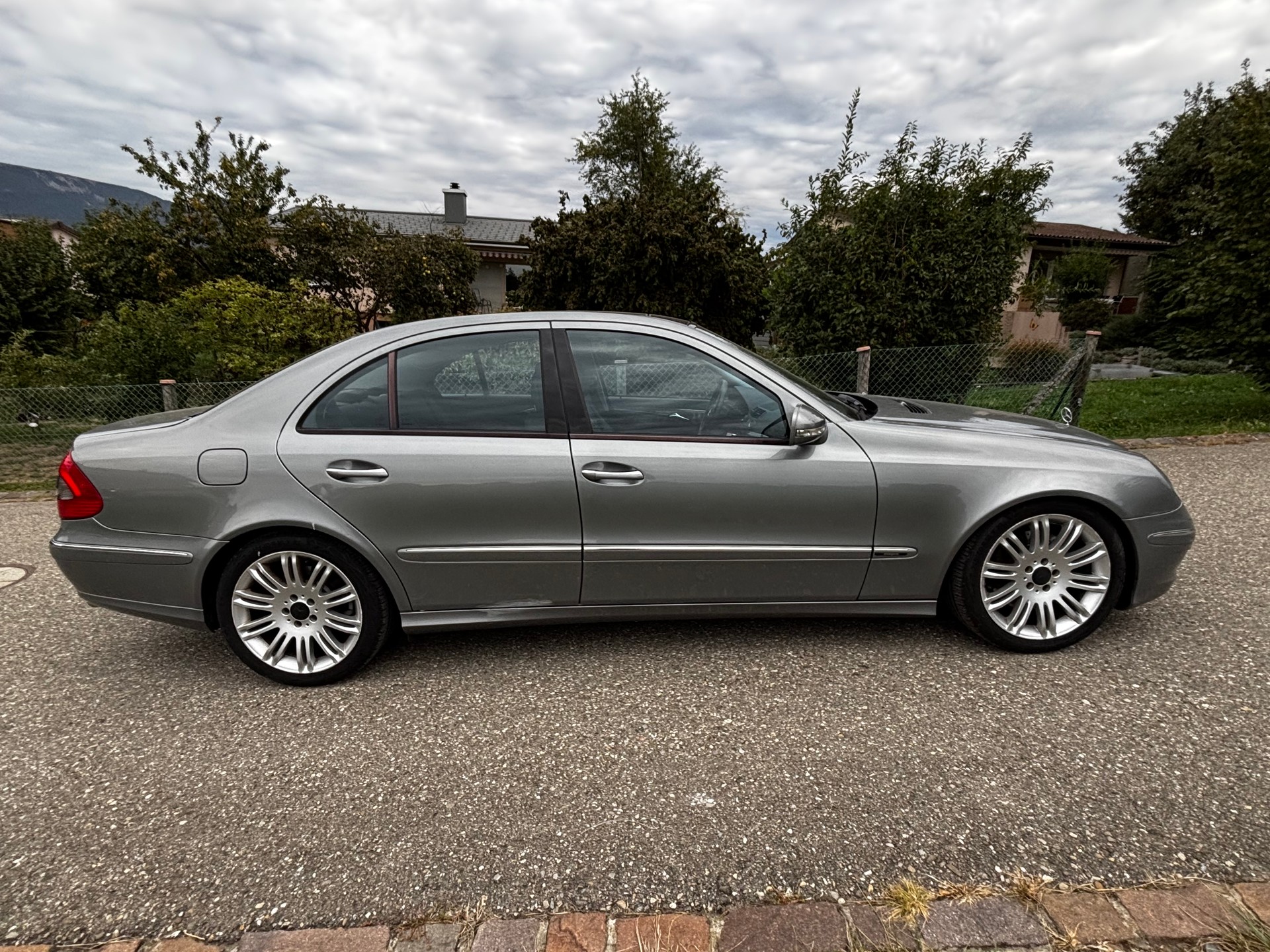 MERCEDES-BENZ E 320 CDI Avantgarde 4Matic Automatic-image-3
