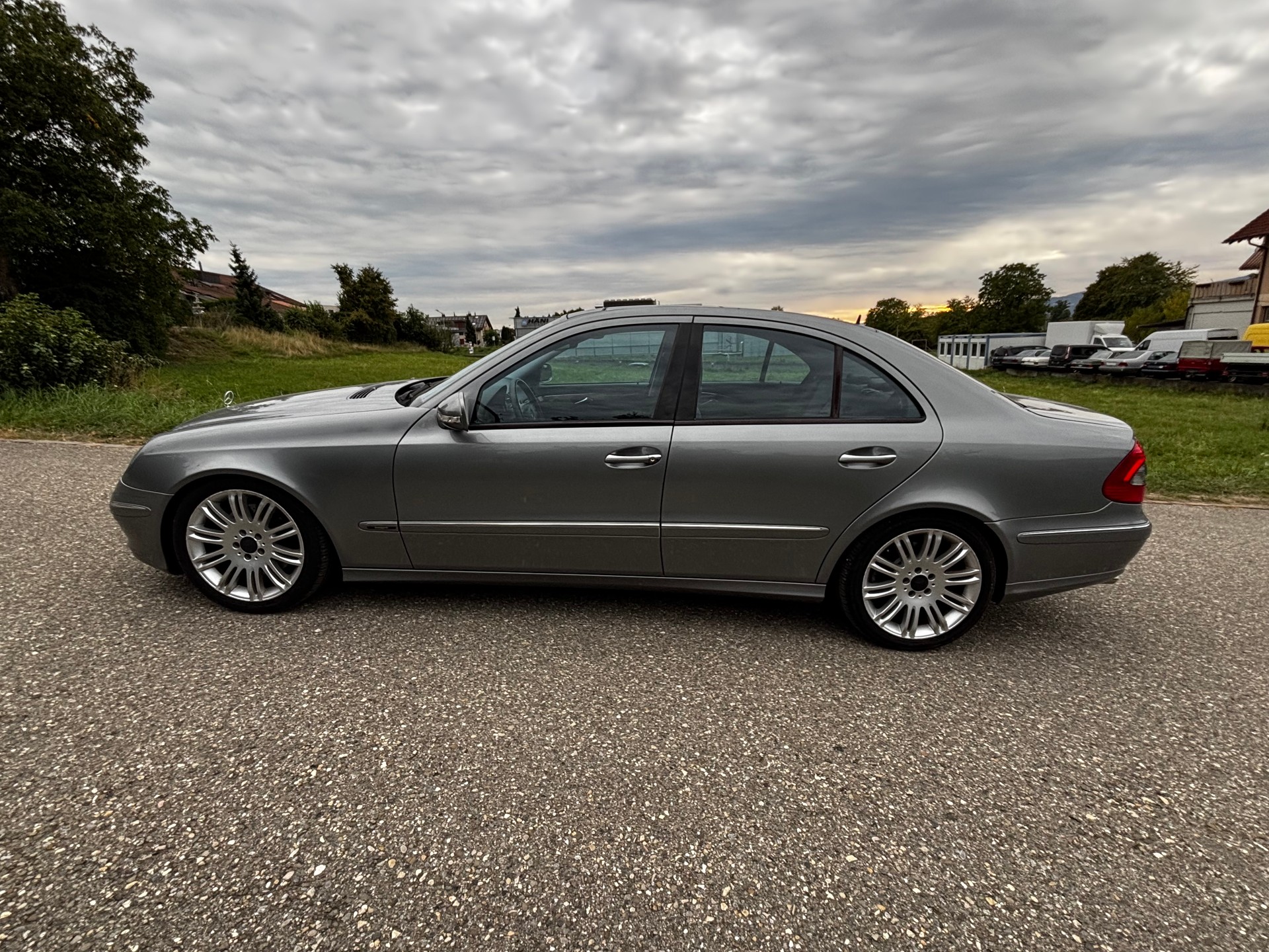MERCEDES-BENZ E 320 CDI Avantgarde 4Matic Automatic-image-2