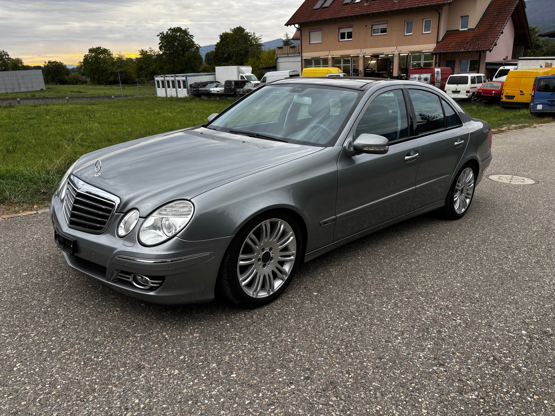 MERCEDES-BENZ E 320 CDI Avantgarde 4Matic Automatic-image-1