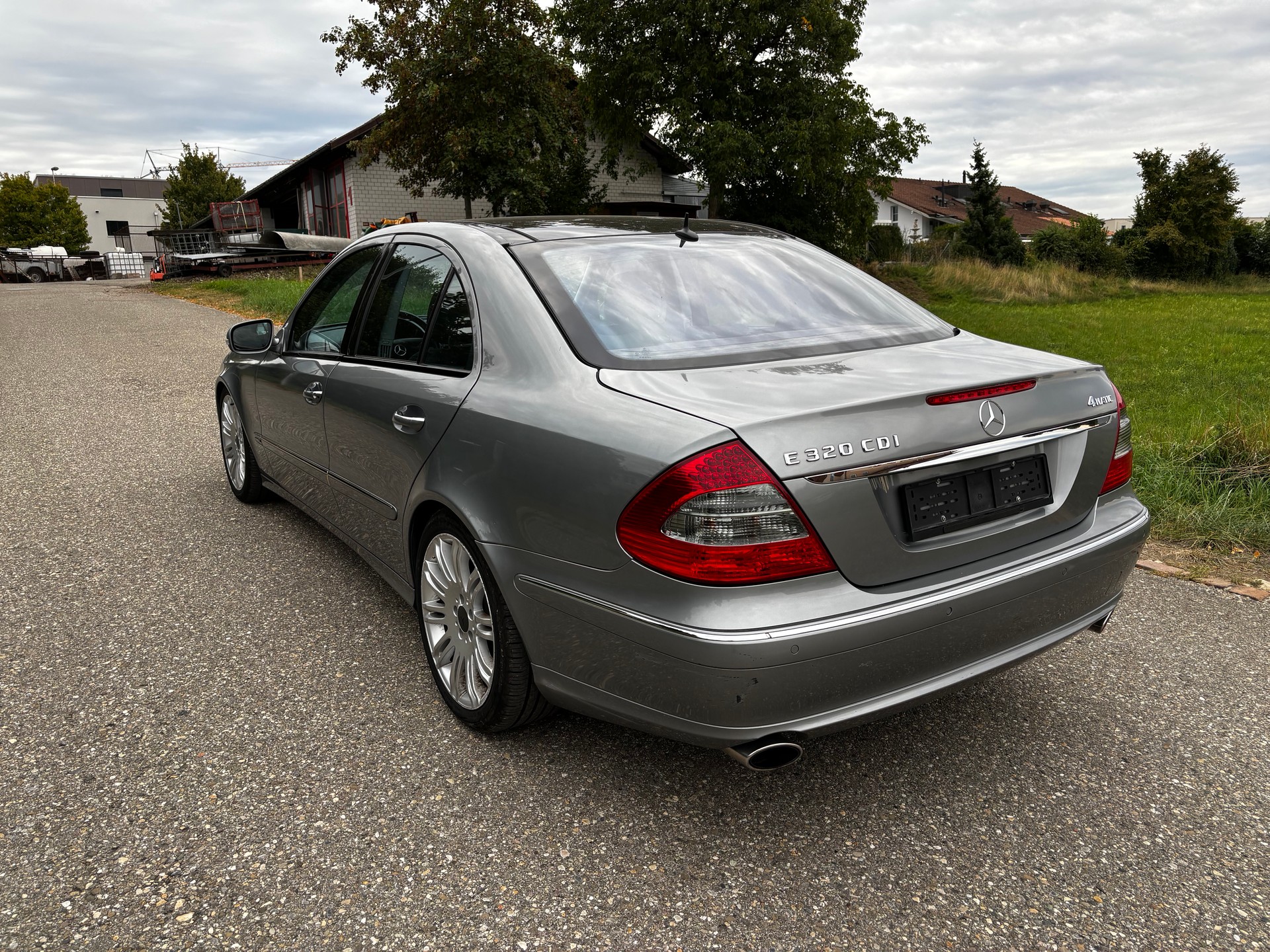 MERCEDES-BENZ E 320 CDI Avantgarde 4Matic Automatic-image-4