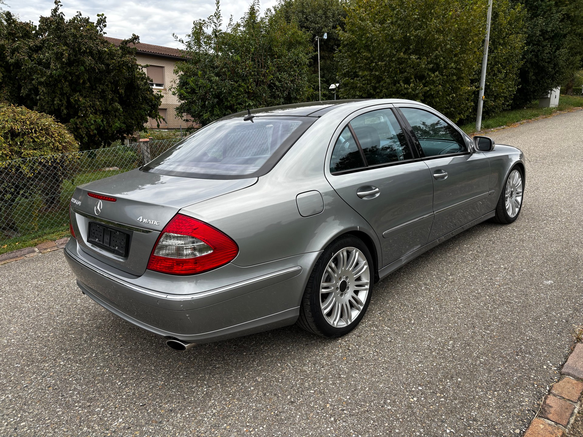 MERCEDES-BENZ E 320 CDI Avantgarde 4Matic Automatic-image-5