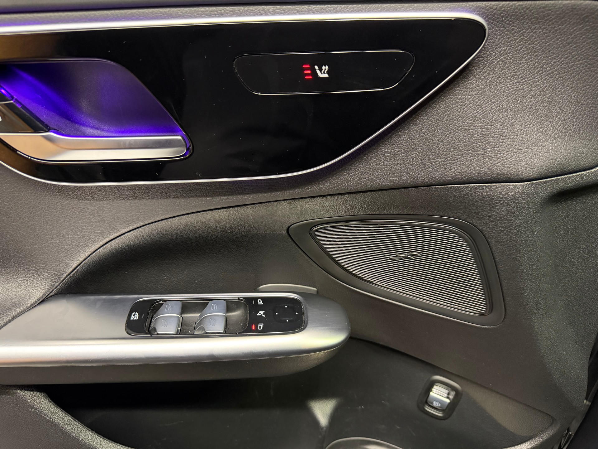 MERCEDES-BENZ C 300 AMG Line-image-12