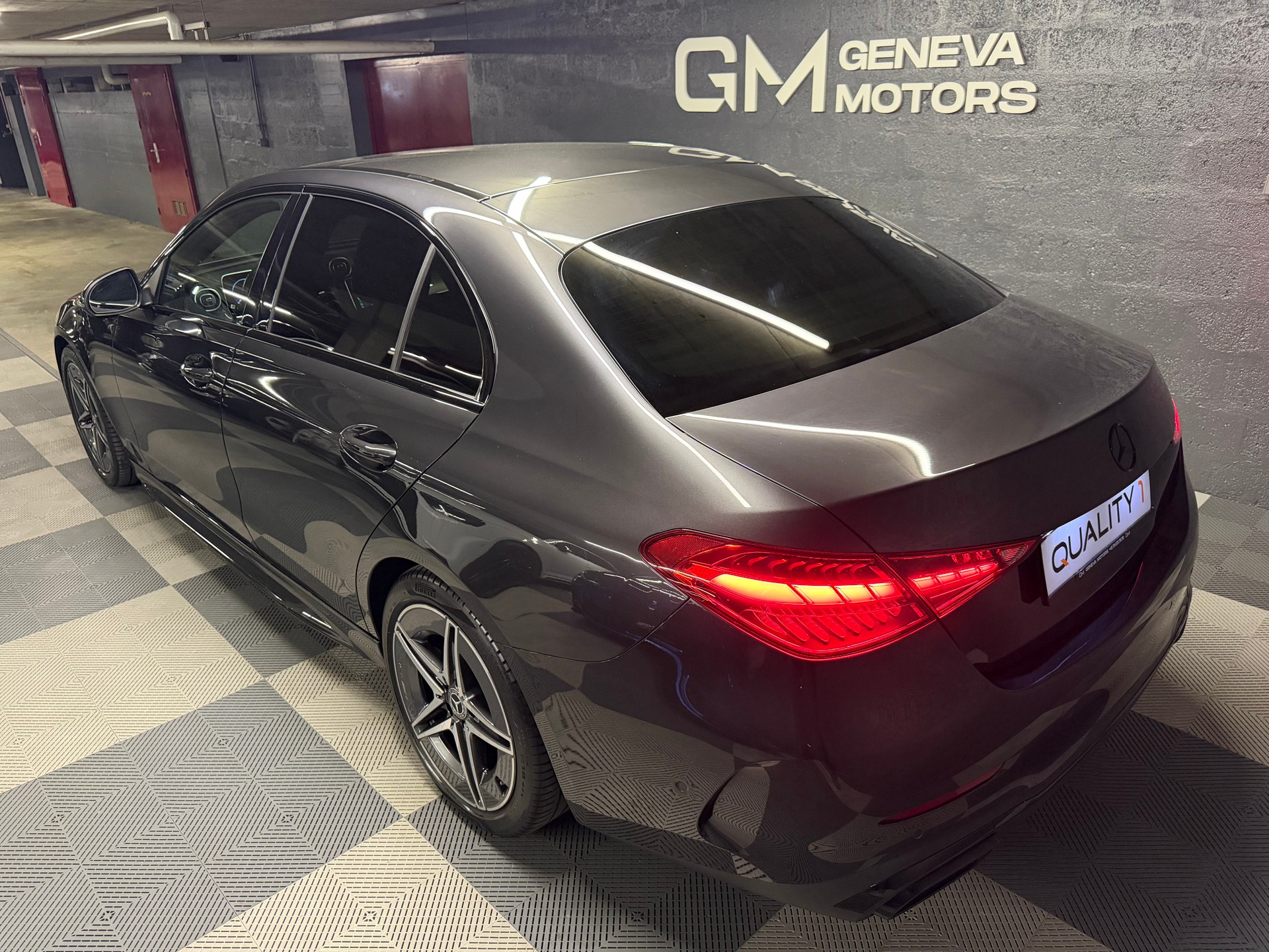 MERCEDES-BENZ C 300 AMG Line-image-5