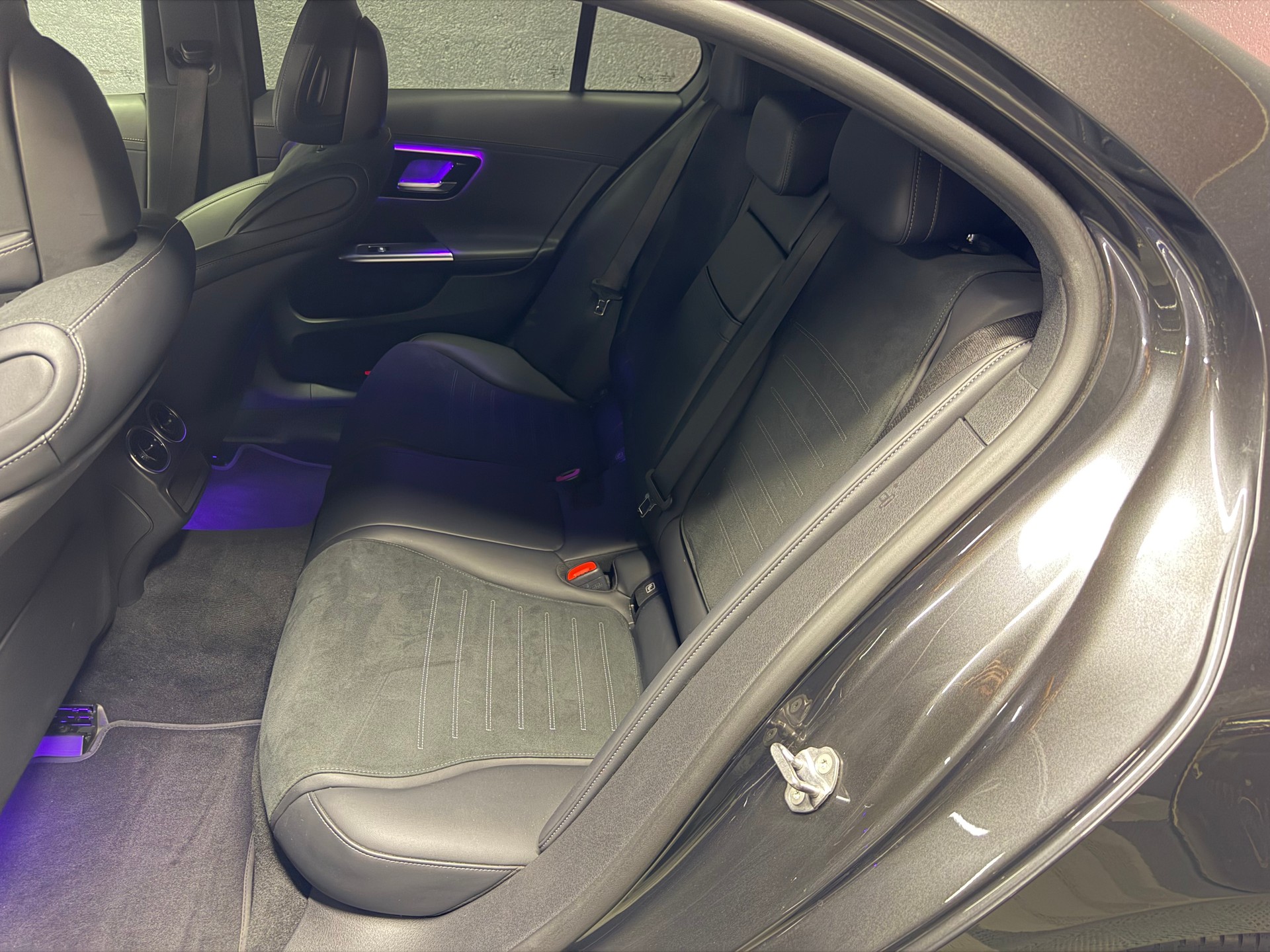 MERCEDES-BENZ C 300 AMG Line-image-8