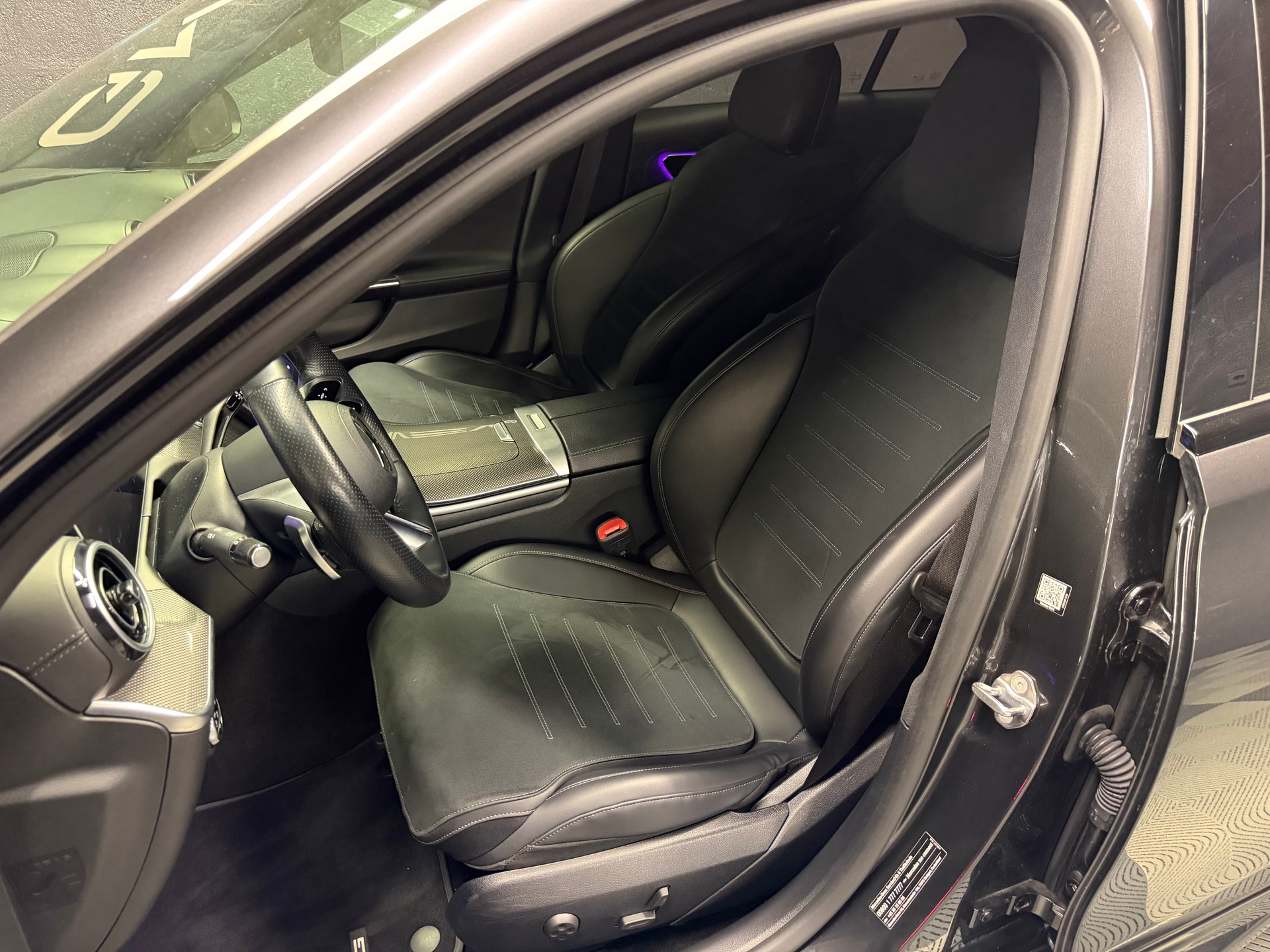 MERCEDES-BENZ C 300 AMG Line-image-7
