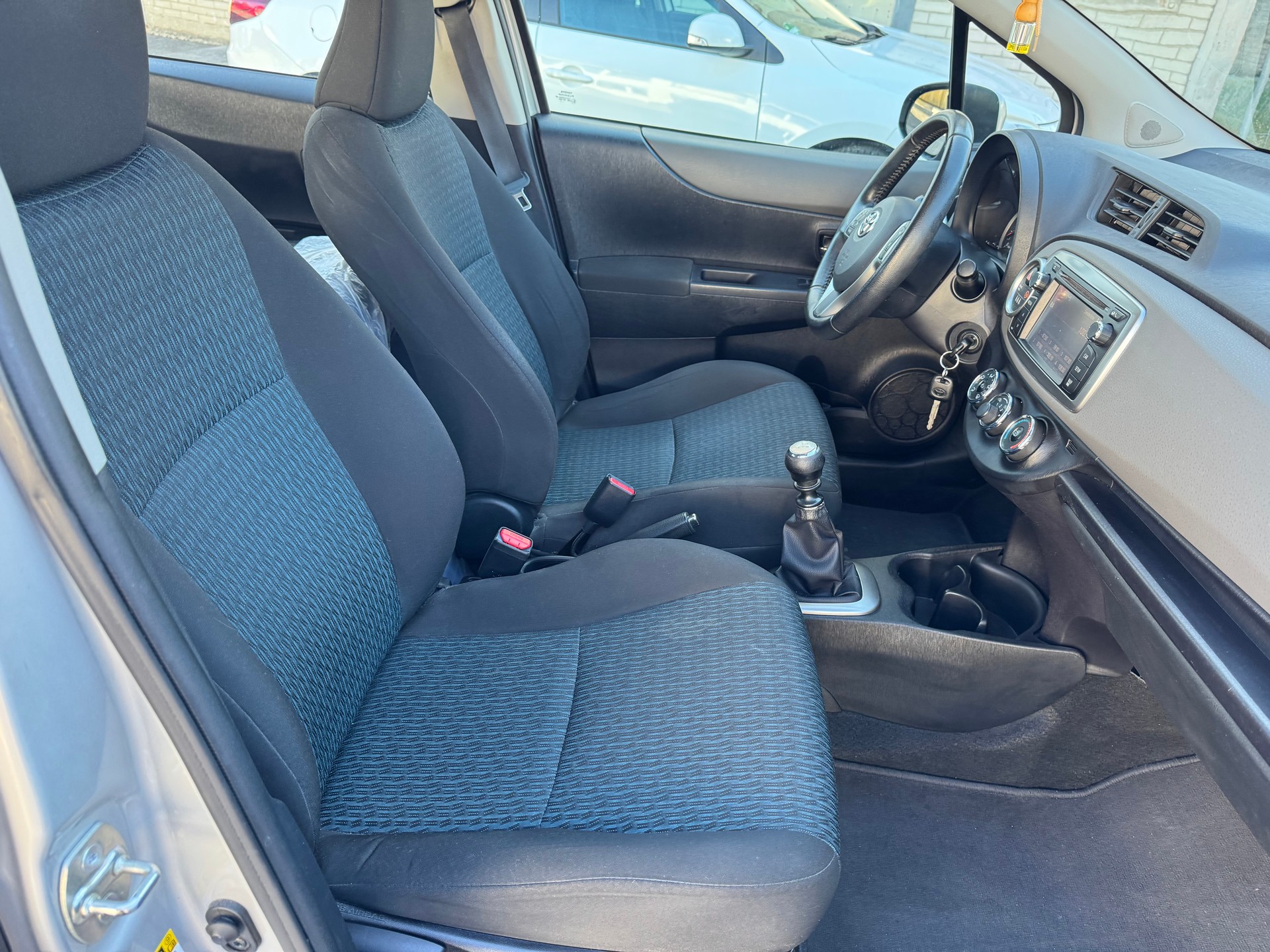 TOYOTA Yaris 1.33 Sol-image-9