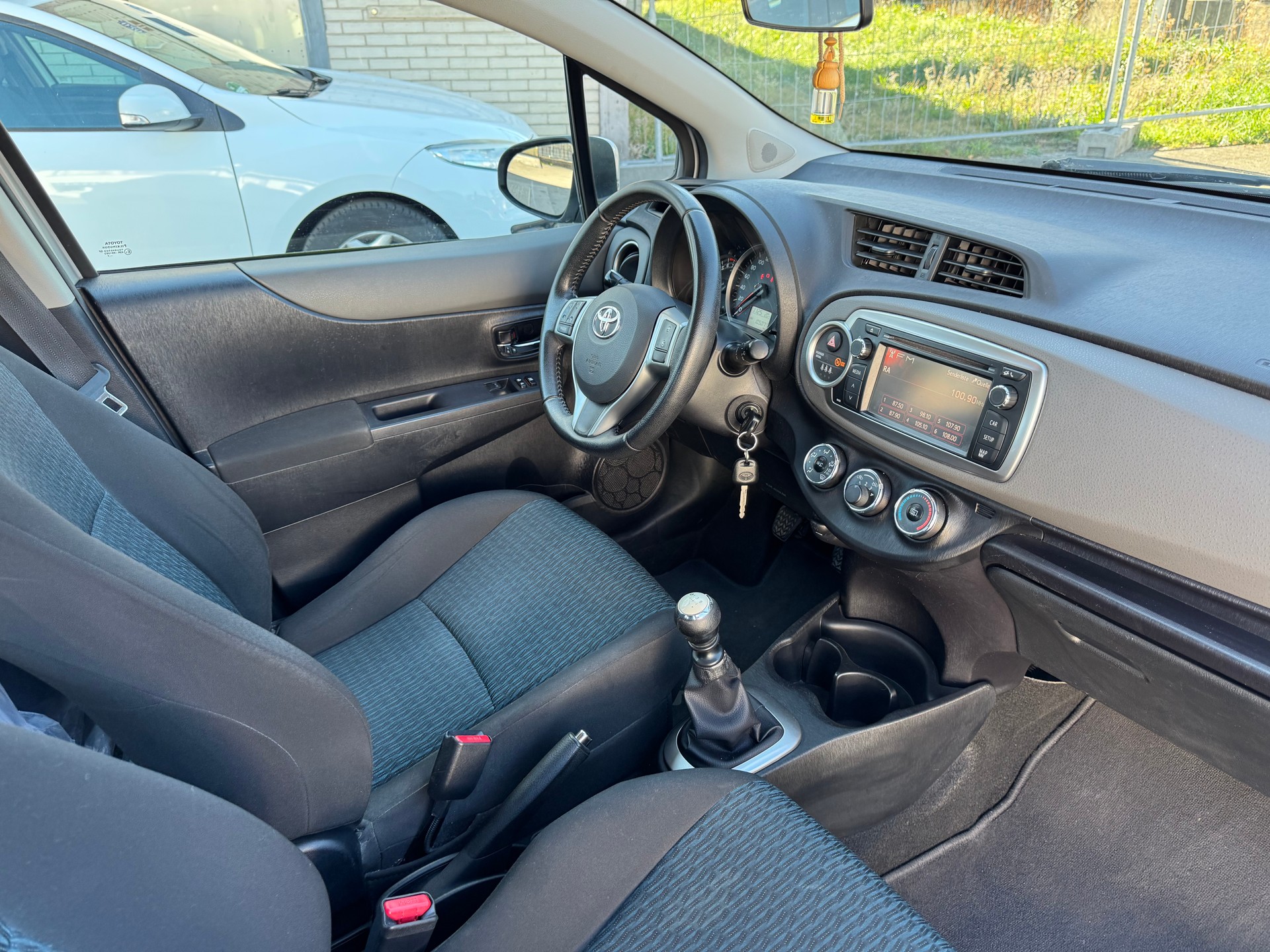 TOYOTA Yaris 1.33 Sol-image-10