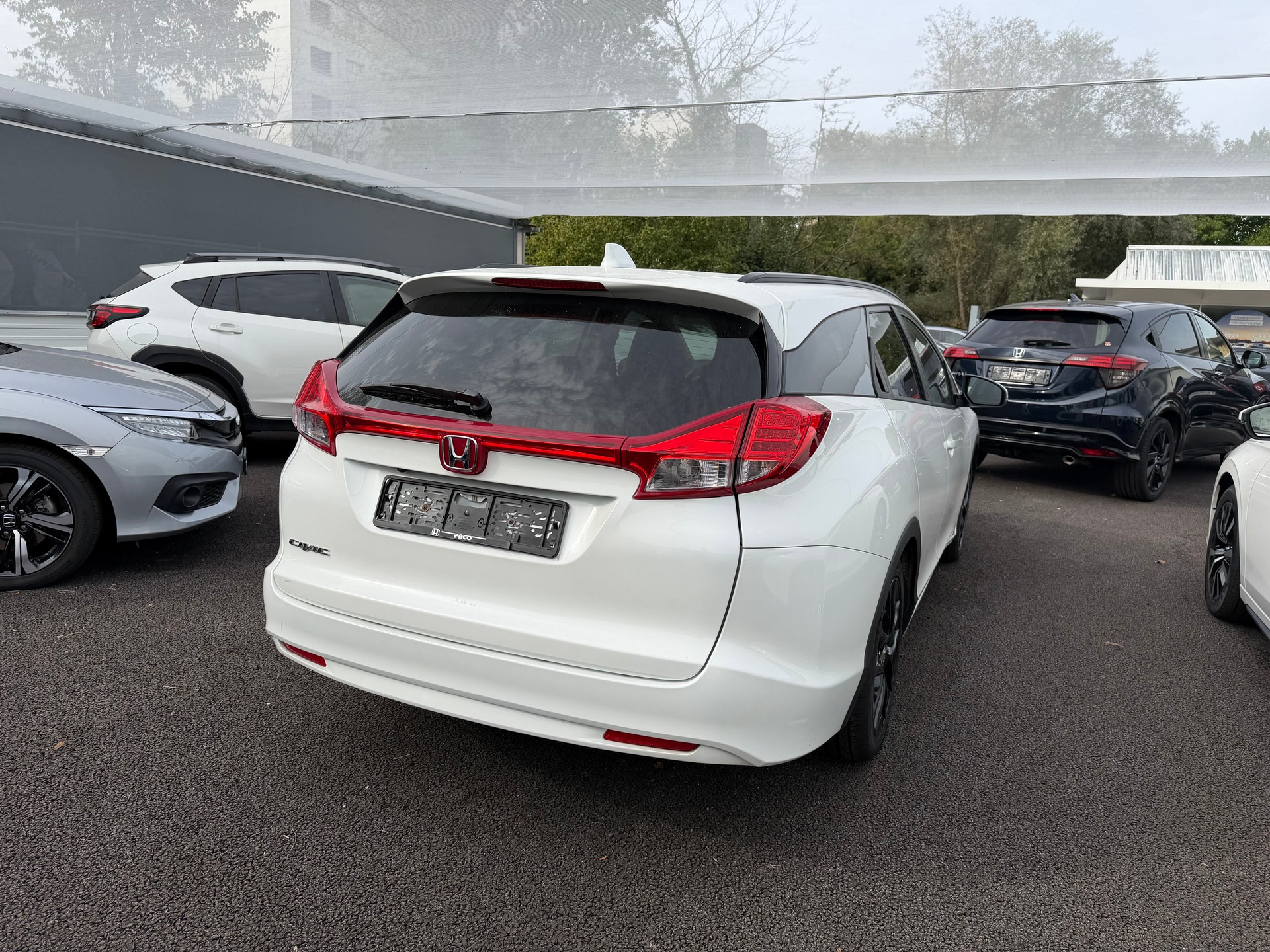 HONDA Civic 1.8 i-VTEC Lifestyle Tourer Automatic-image-3