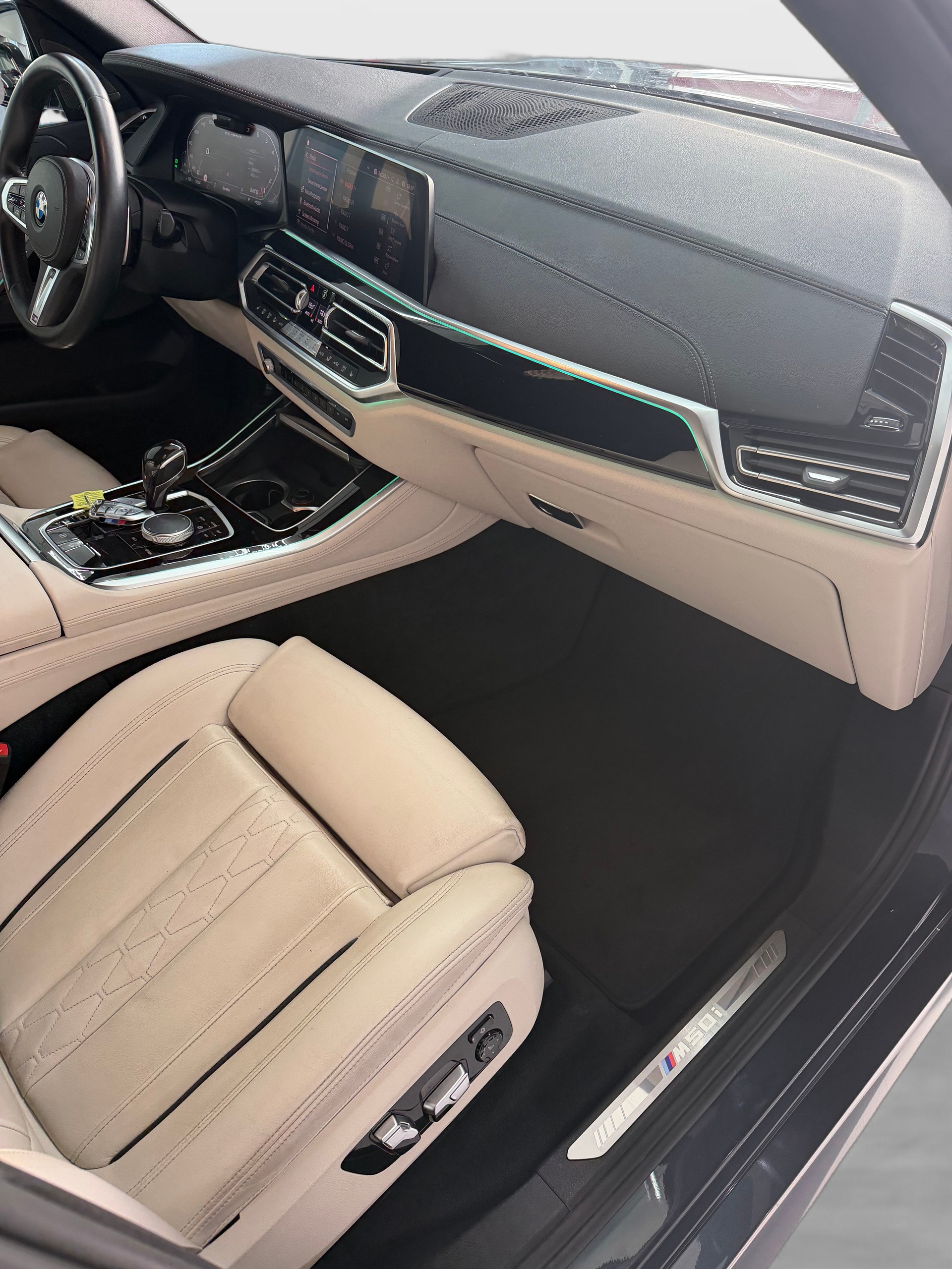 BMW X5 xDrive M50i Steptronic-image-13