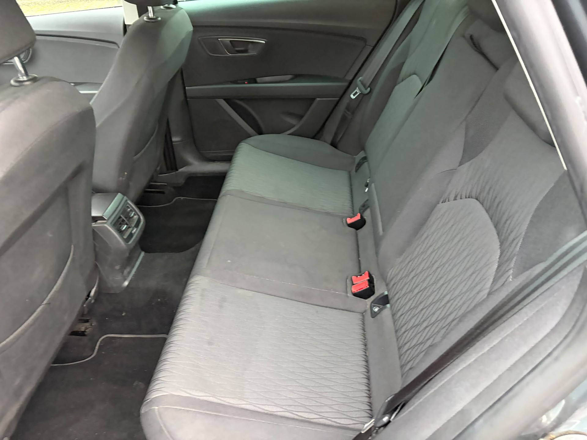 SEAT Leon ST 2.0 TDI Style DSG-image-14