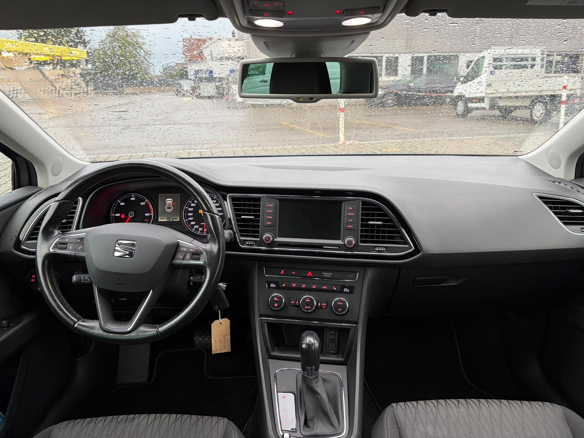 SEAT Leon ST 2.0 TDI Style DSG-image-9