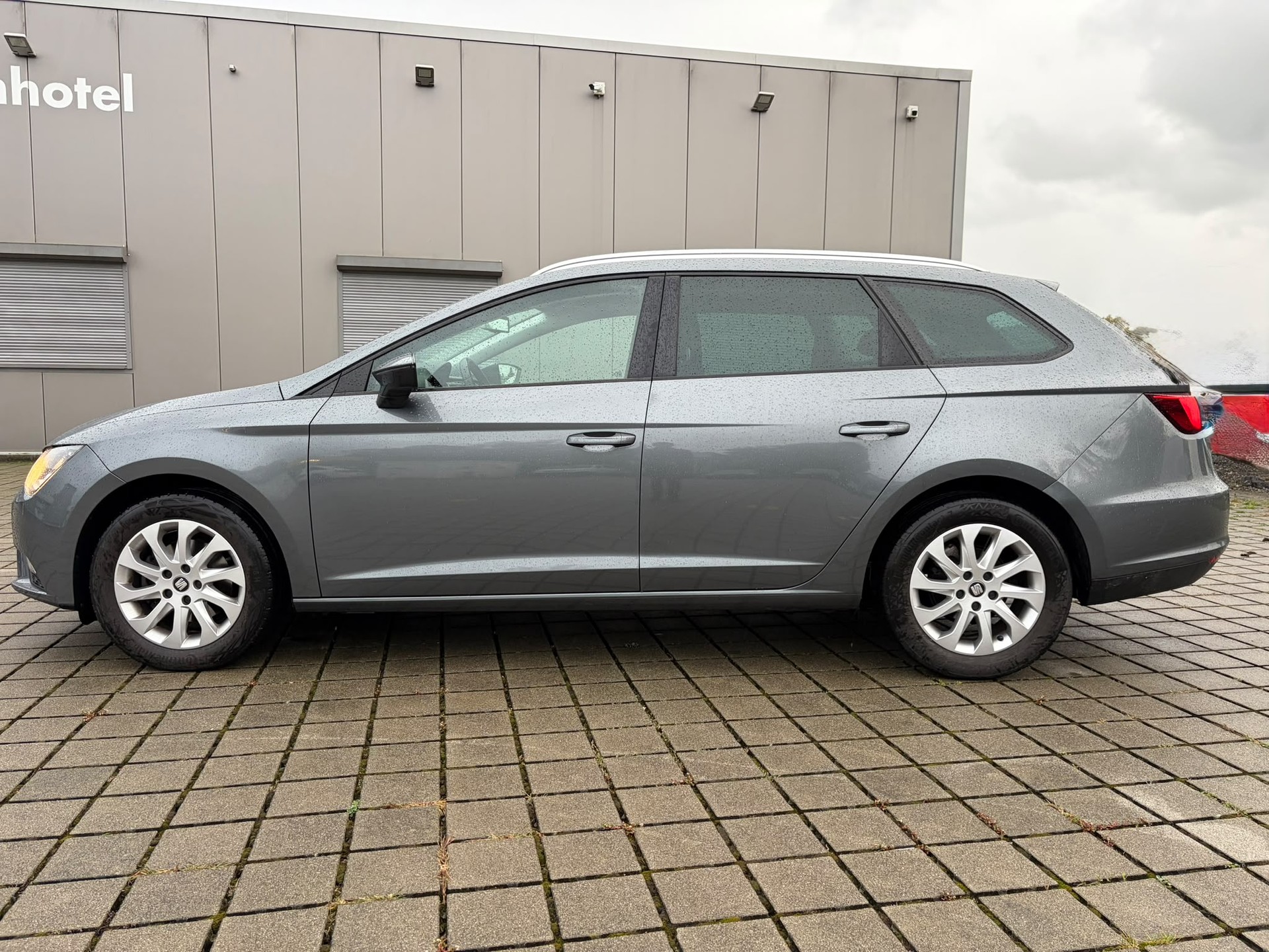 SEAT Leon ST 2.0 TDI Style DSG-image-3
