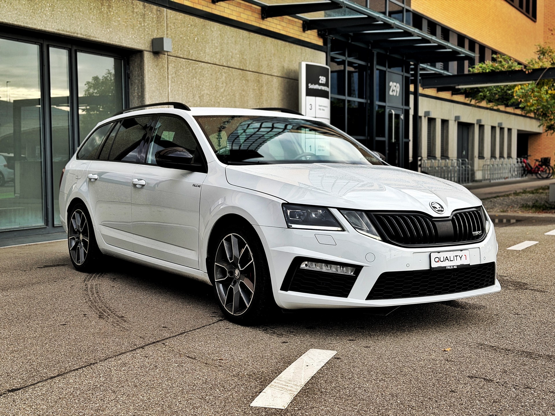 SKODA Octavia Combi 2.0 TDI RS Final Edition 4x4 DSG-image-7