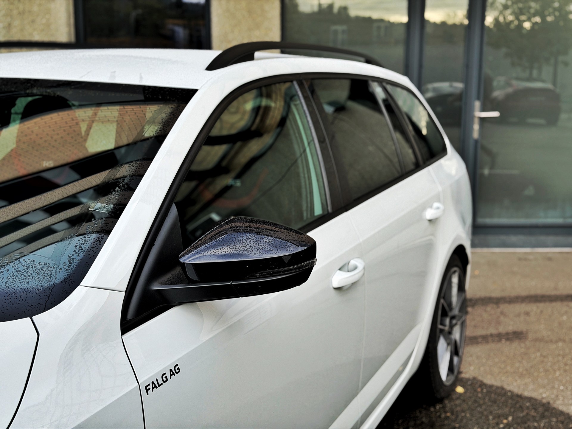 SKODA Octavia Combi 2.0 TDI RS Final Edition 4x4 DSG-image-9