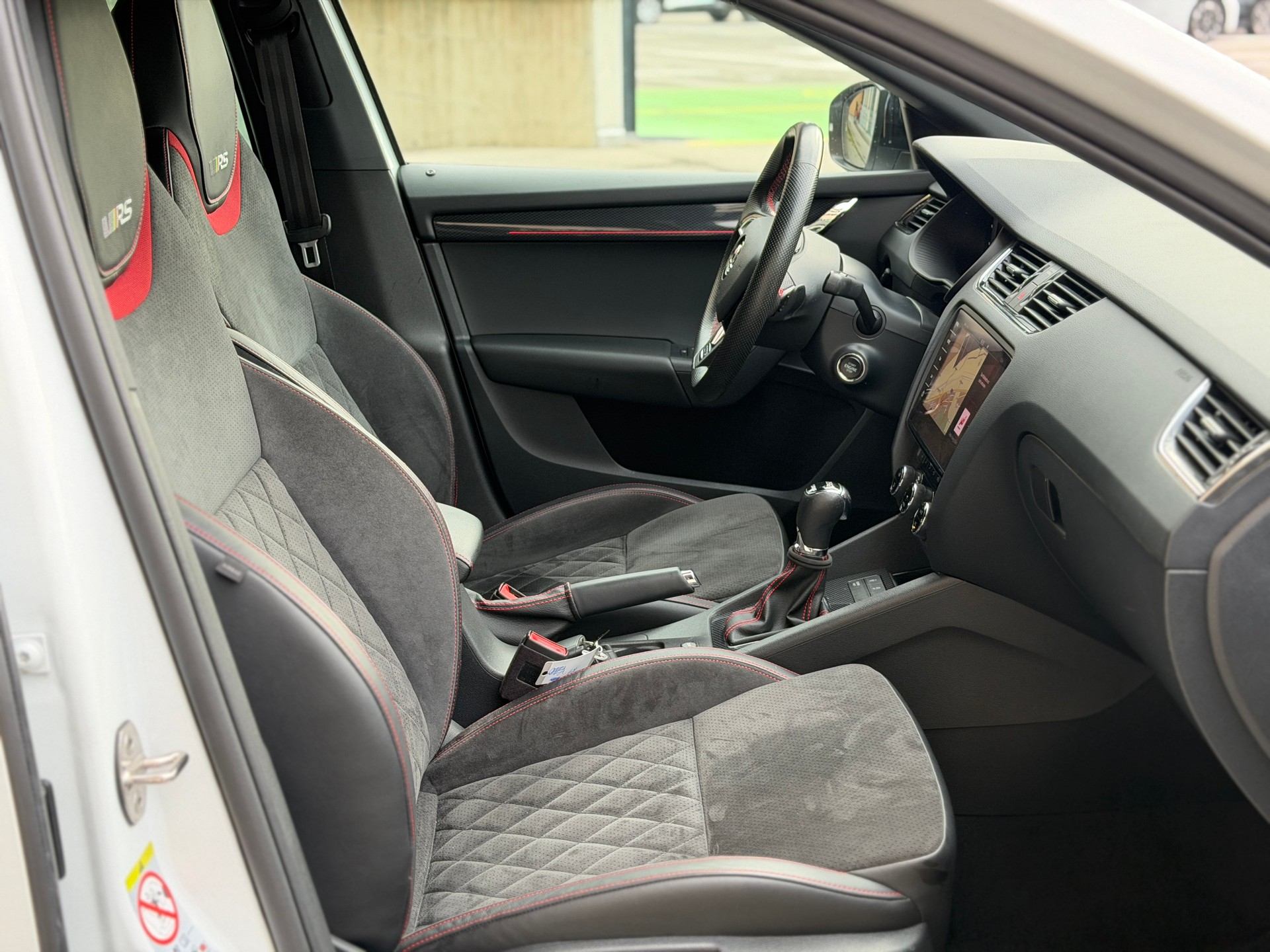 SKODA Octavia Combi 2.0 TDI RS Final Edition 4x4 DSG-image-24