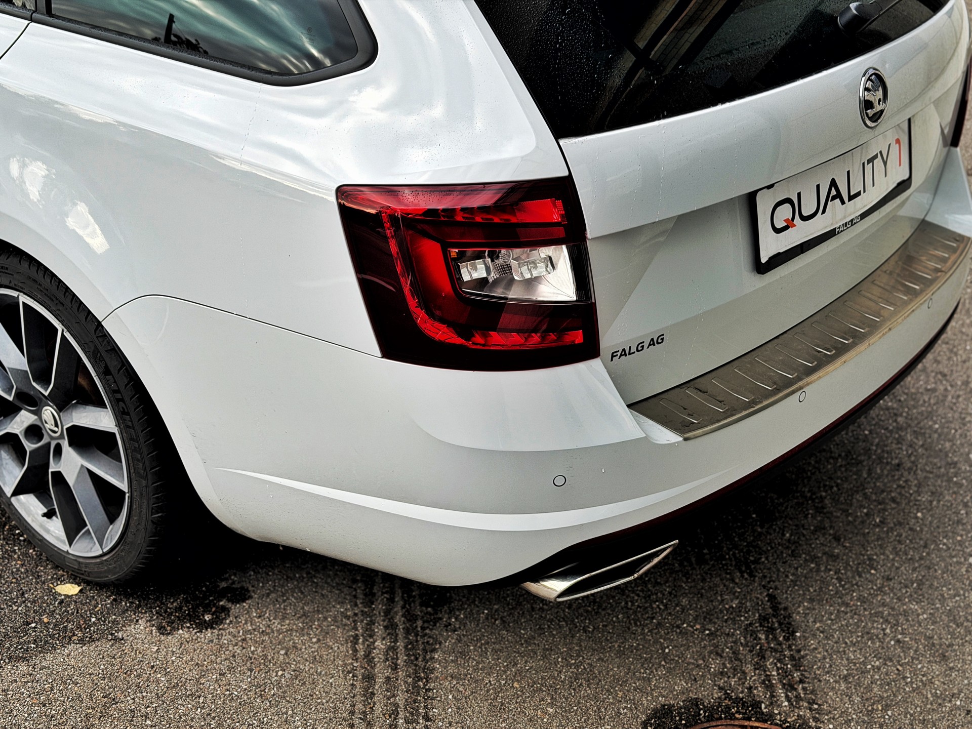 SKODA Octavia Combi 2.0 TDI RS Final Edition 4x4 DSG-image-8