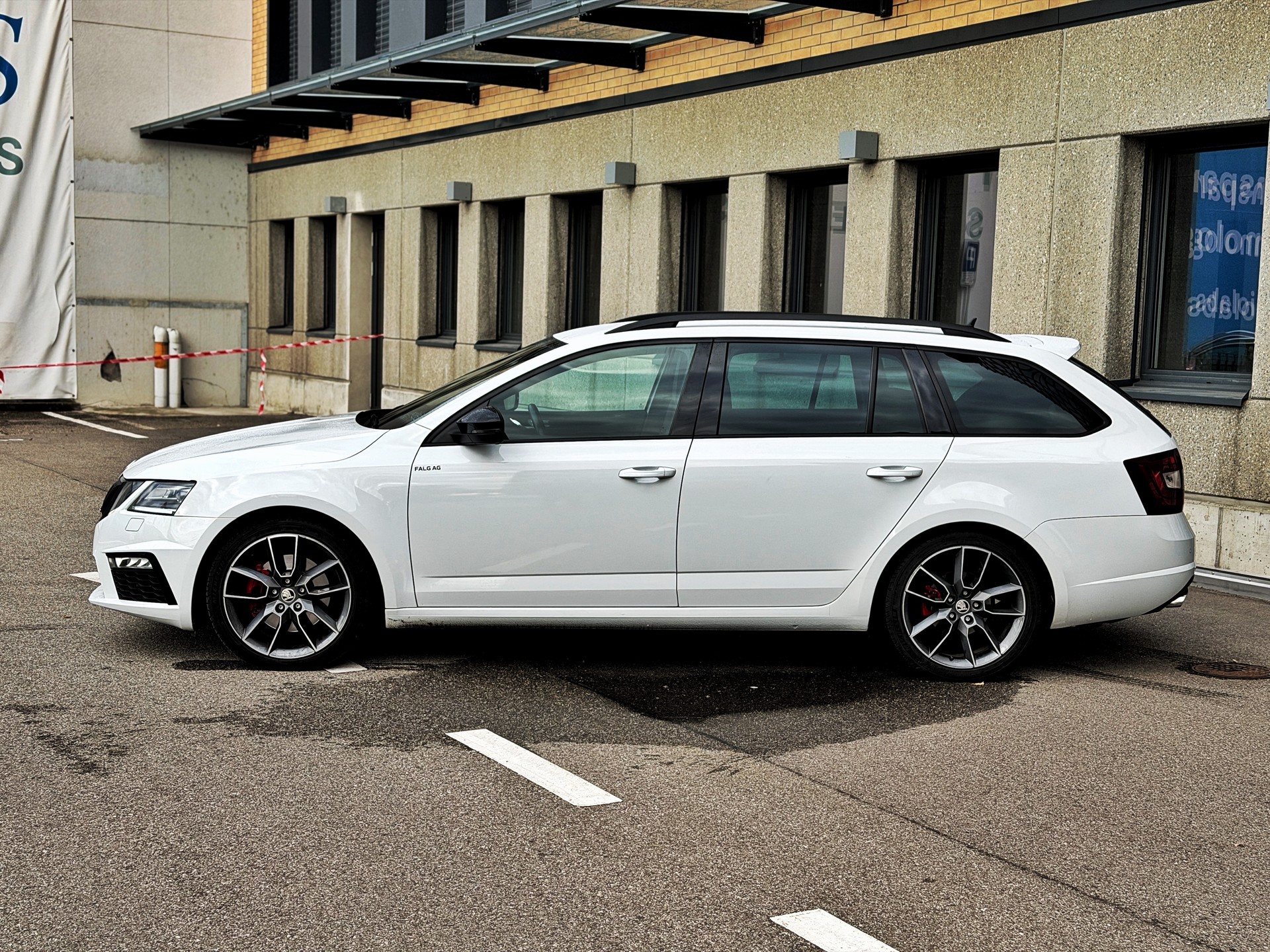 SKODA Octavia Combi 2.0 TDI RS Final Edition 4x4 DSG-image-1
